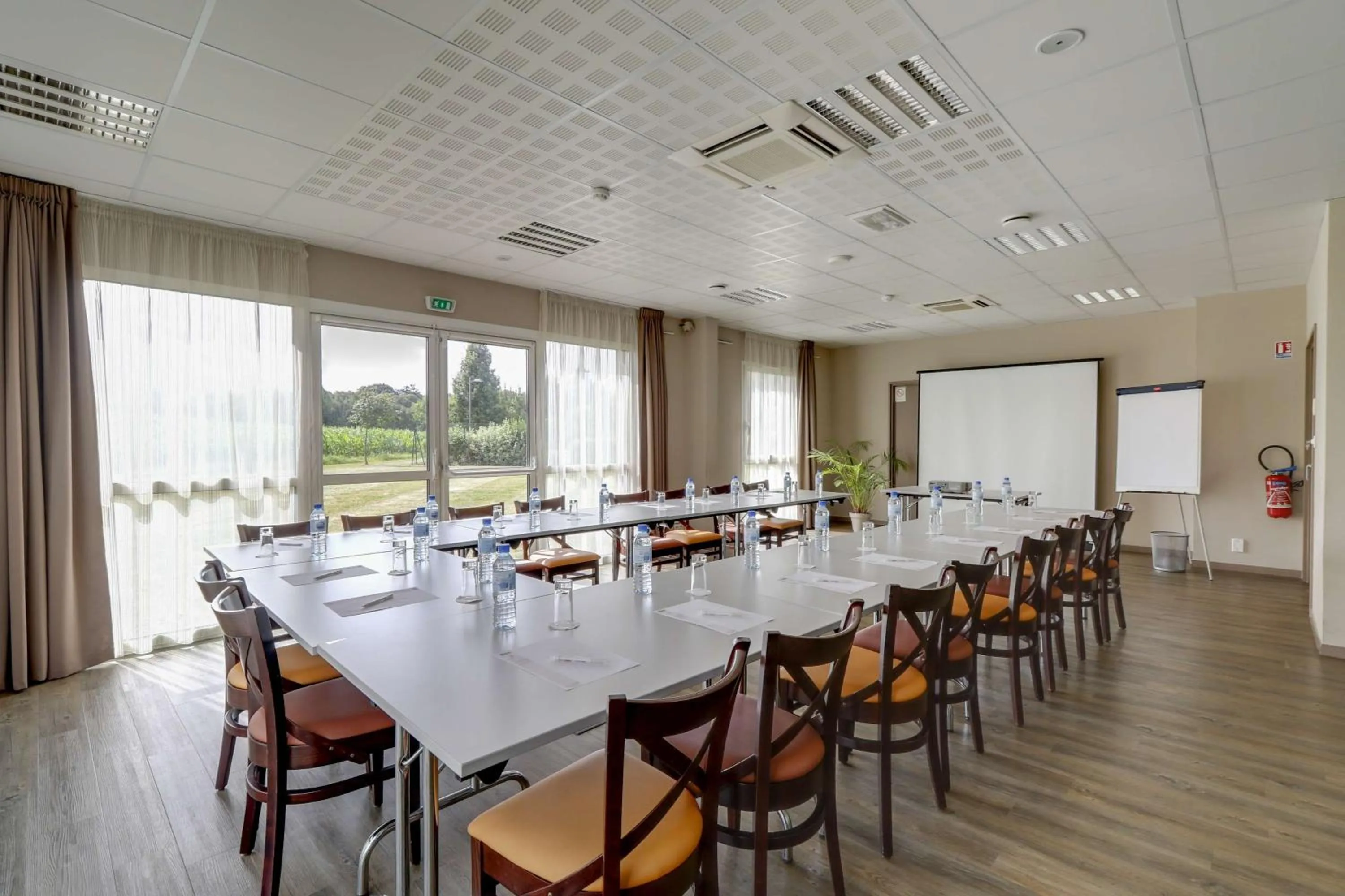 Meeting/conference room in Brit Hotel Saint-Méen-le-Grand en Brocéliande