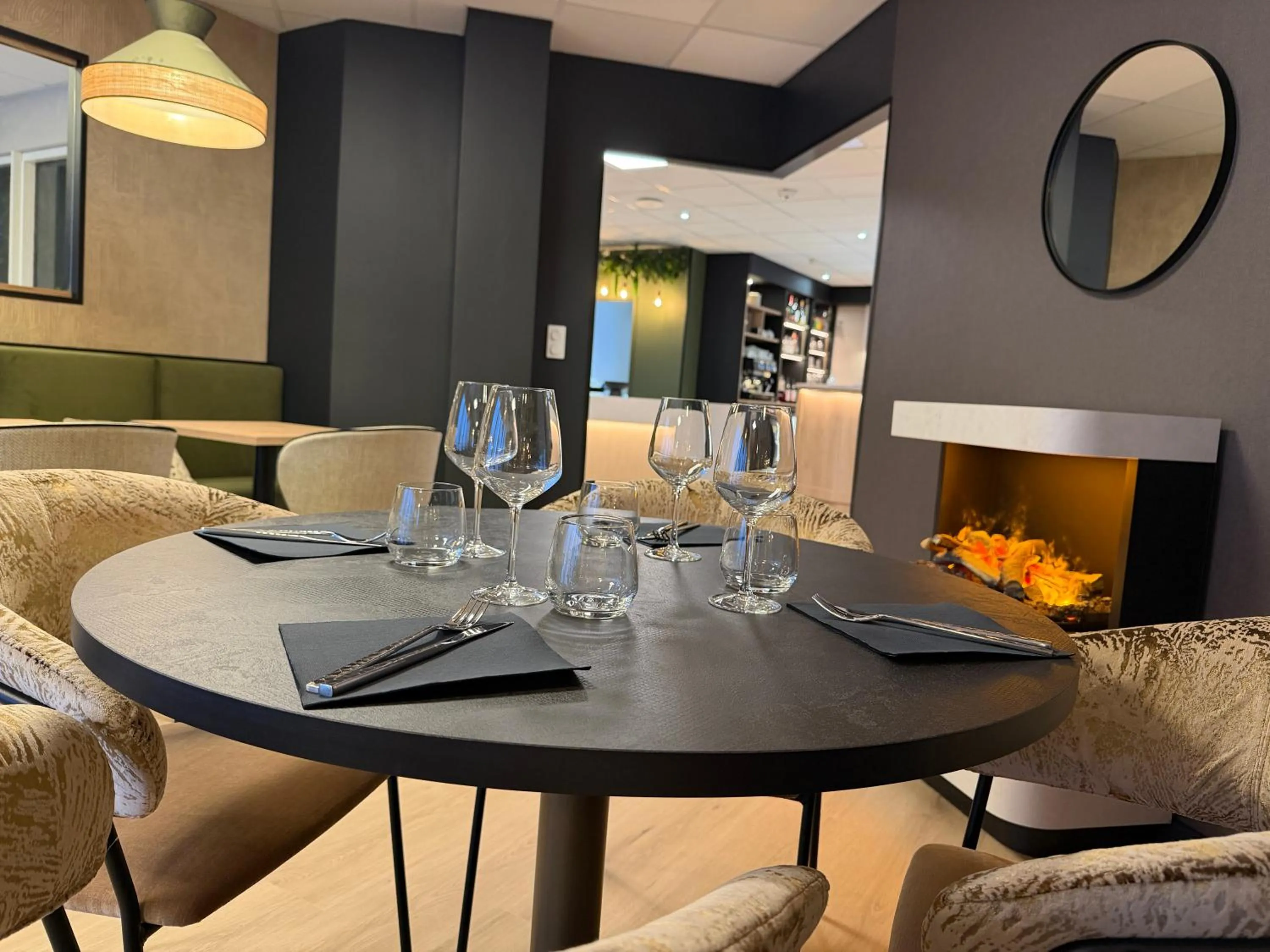 Restaurant/places to eat in Brit Hotel Saint-Méen-le-Grand en Brocéliande