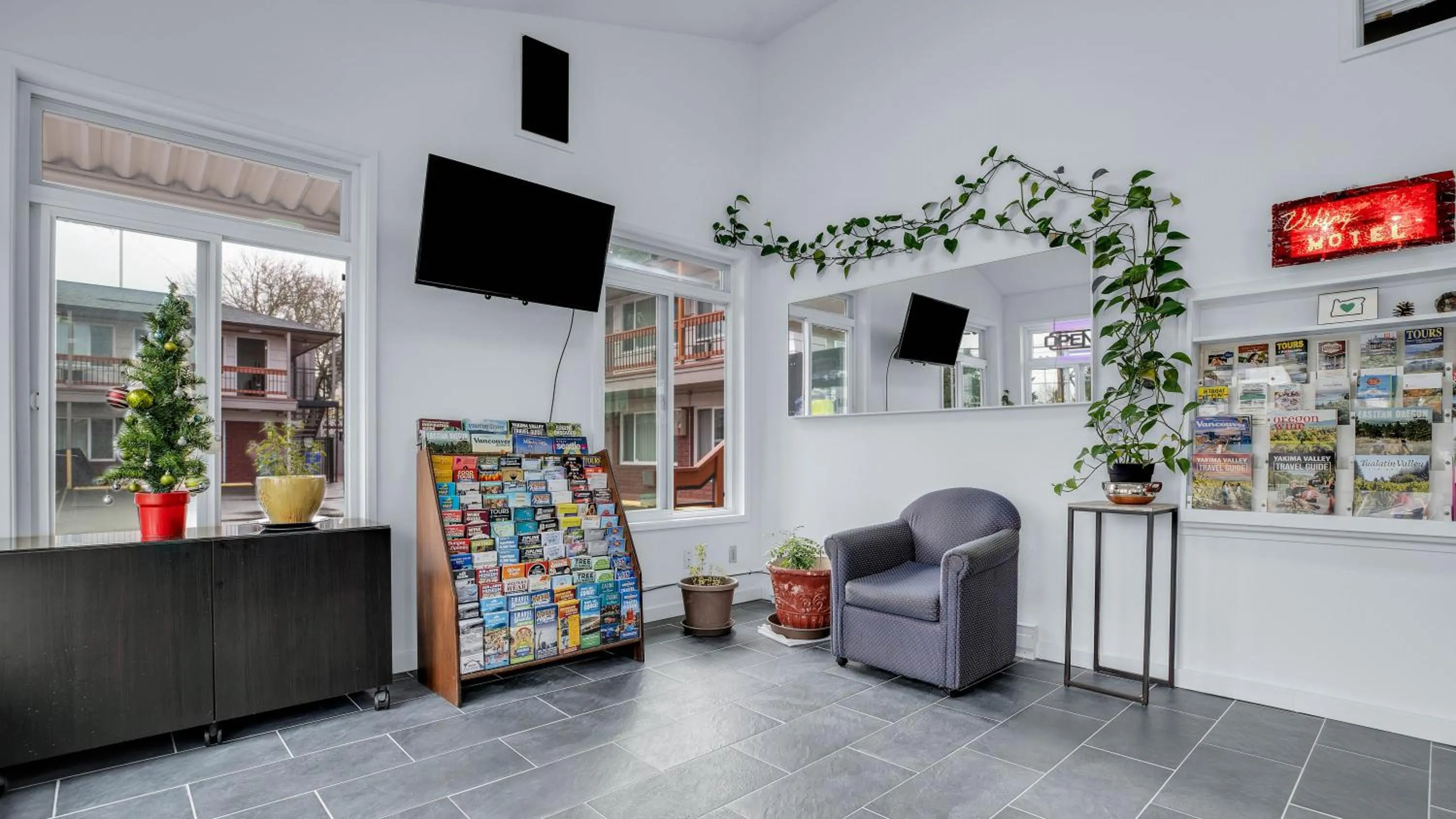 Lobby or reception in Viking Motel