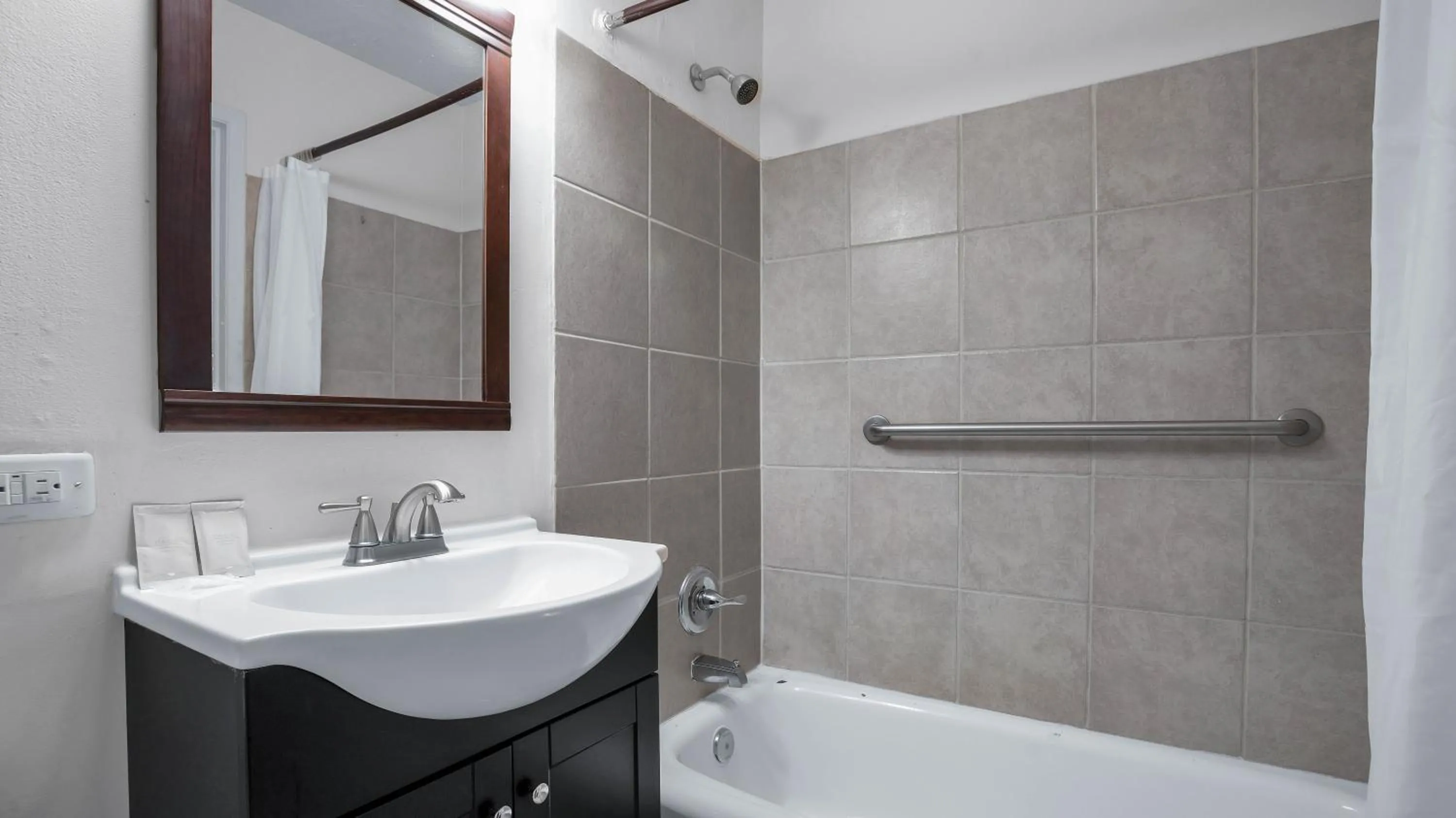 Bathroom in Viking Motel