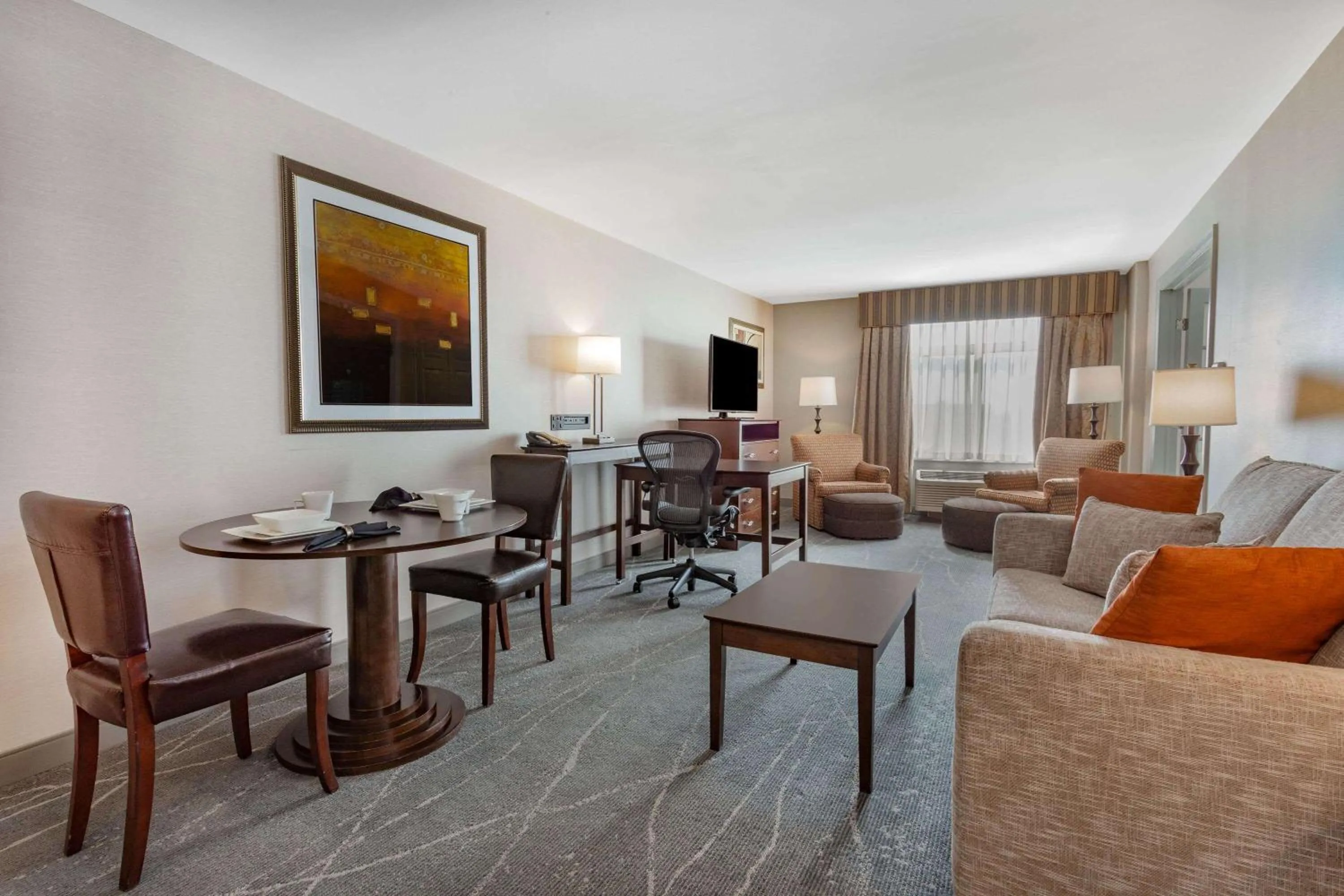 Living room in Wingate by Wyndham Tinley Park