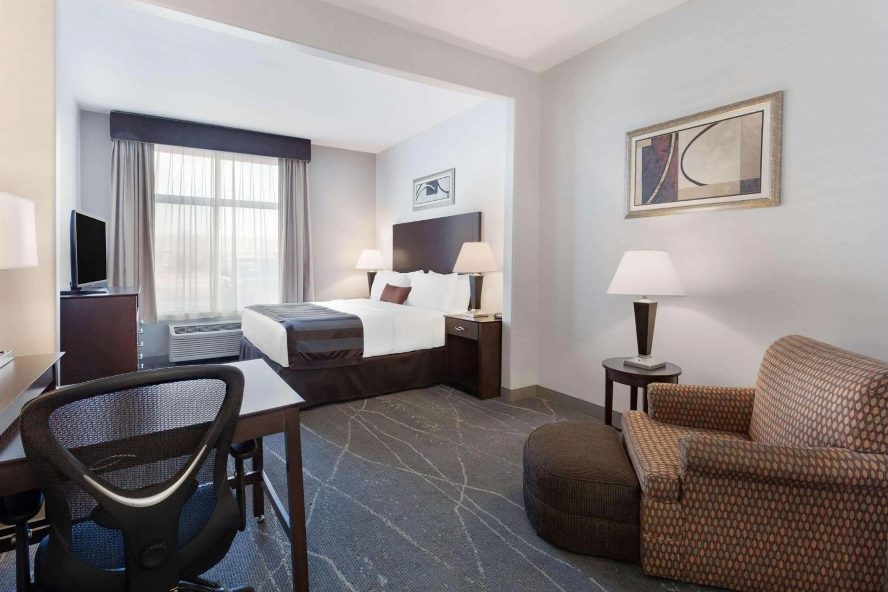 Photo of the whole room, Bed in Wingate by Wyndham Tinley Park