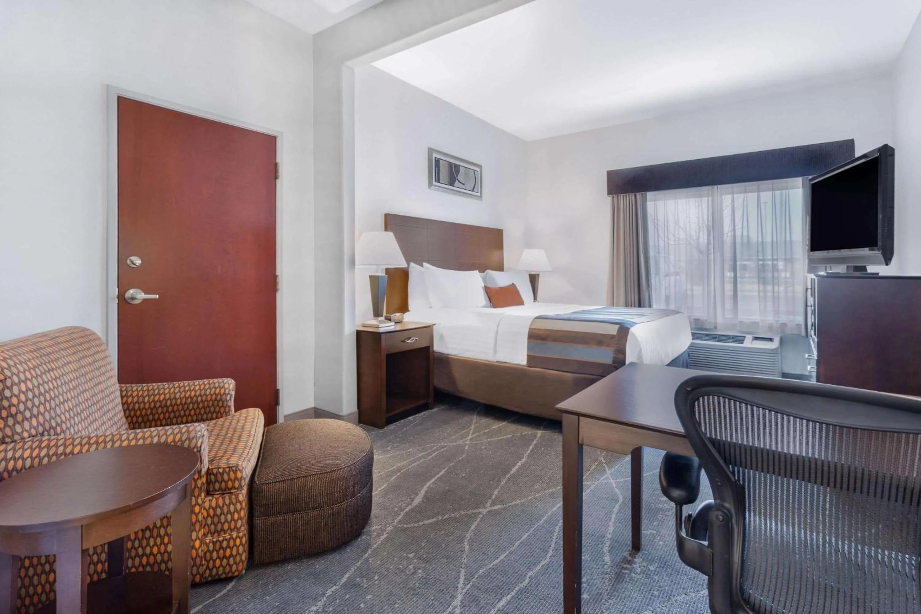 Photo of the whole room, Bed in Wingate by Wyndham Tinley Park