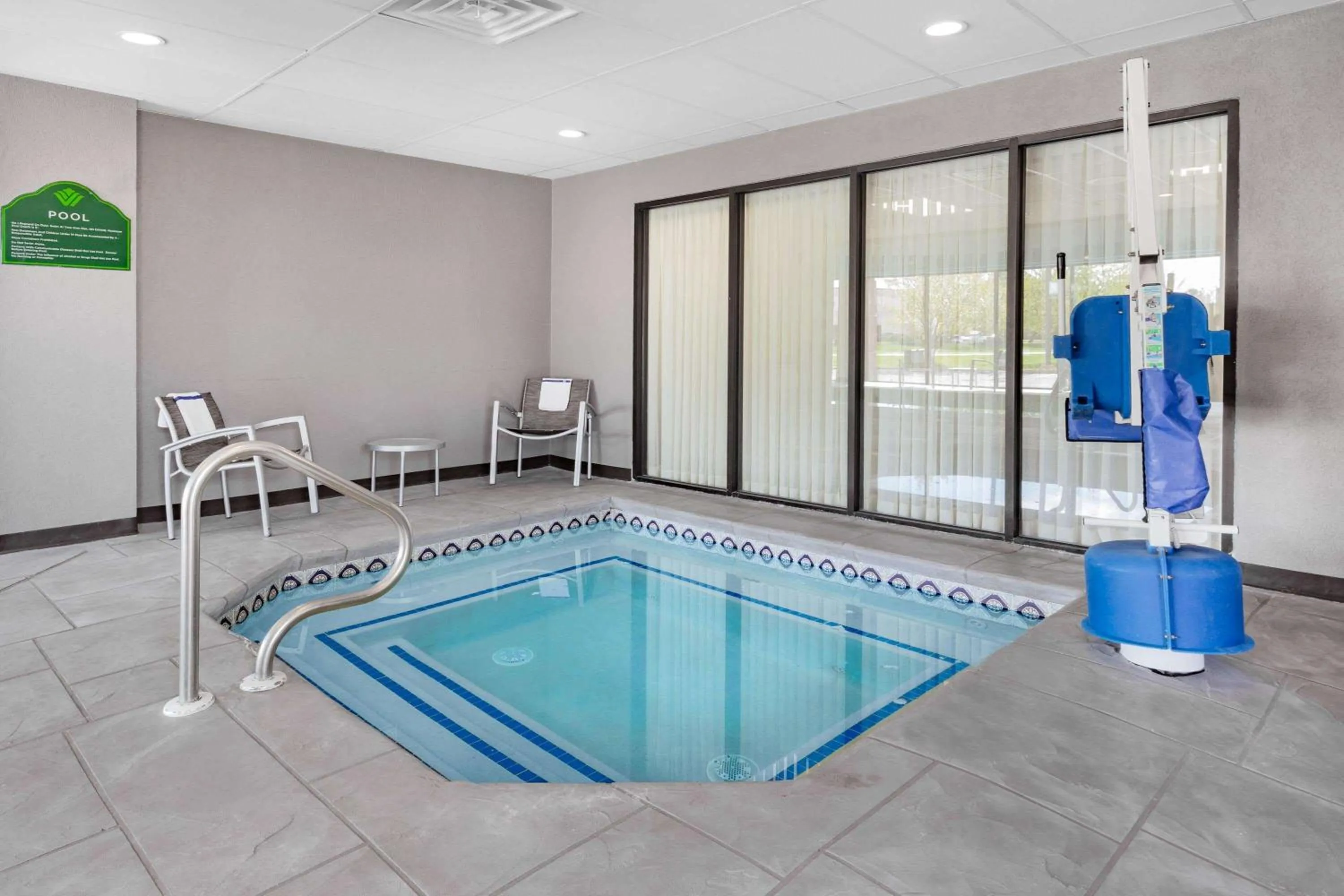 Hot Tub in Wingate by Wyndham Tinley Park