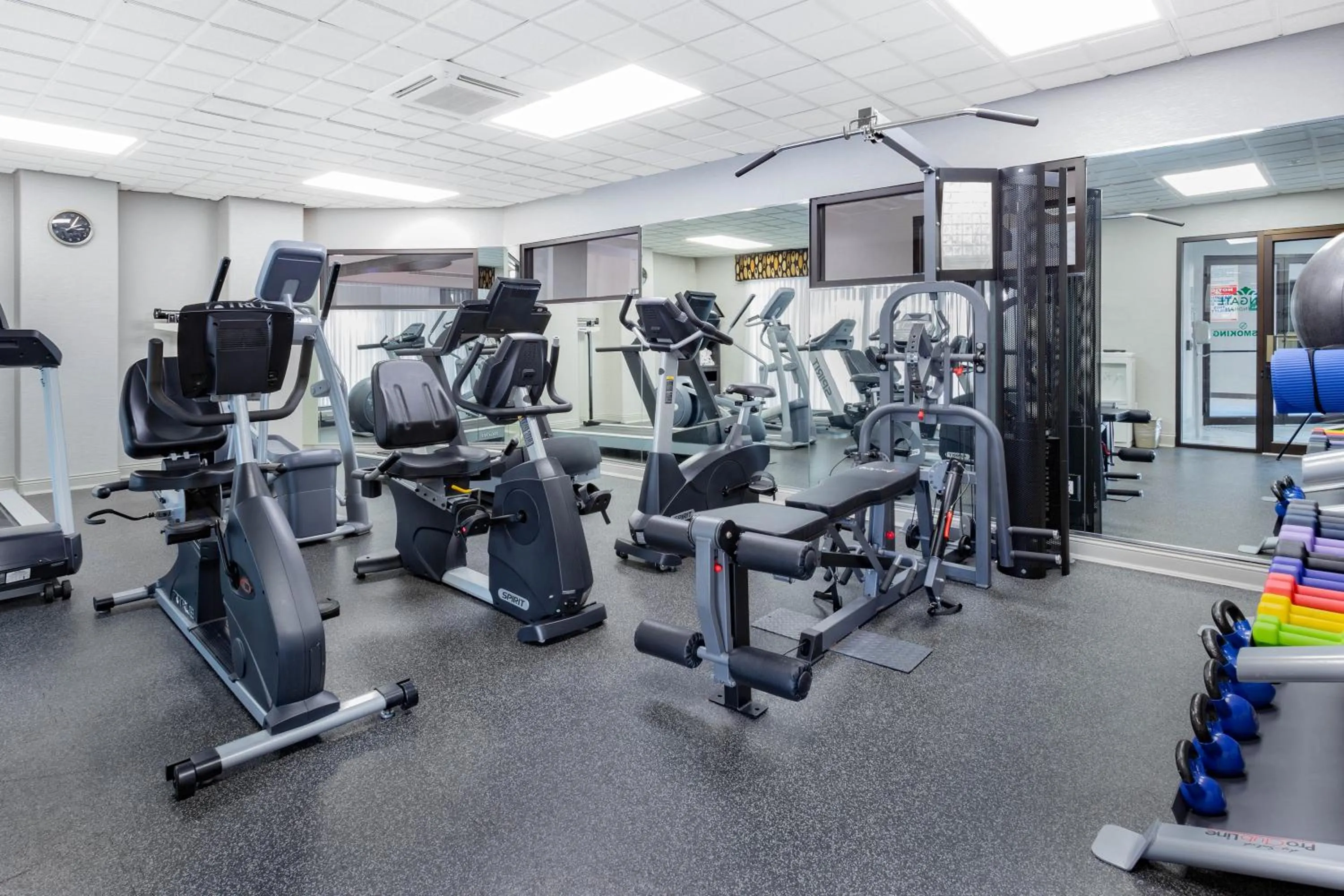 Fitness centre/facilities in Wingate by Wyndham Tinley Park