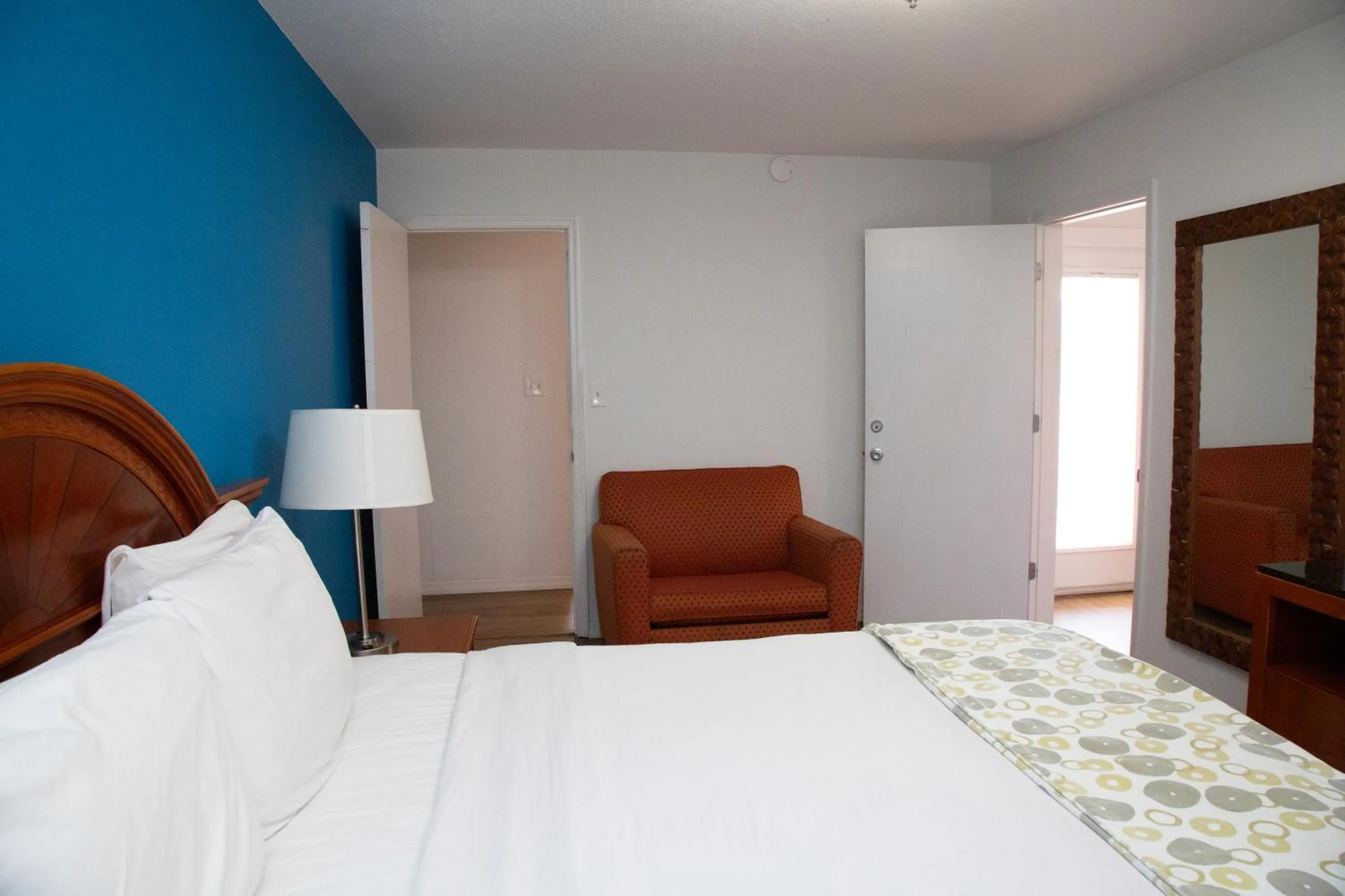 Bedroom, Bed in Daytona Dream Inn By AmeriVu