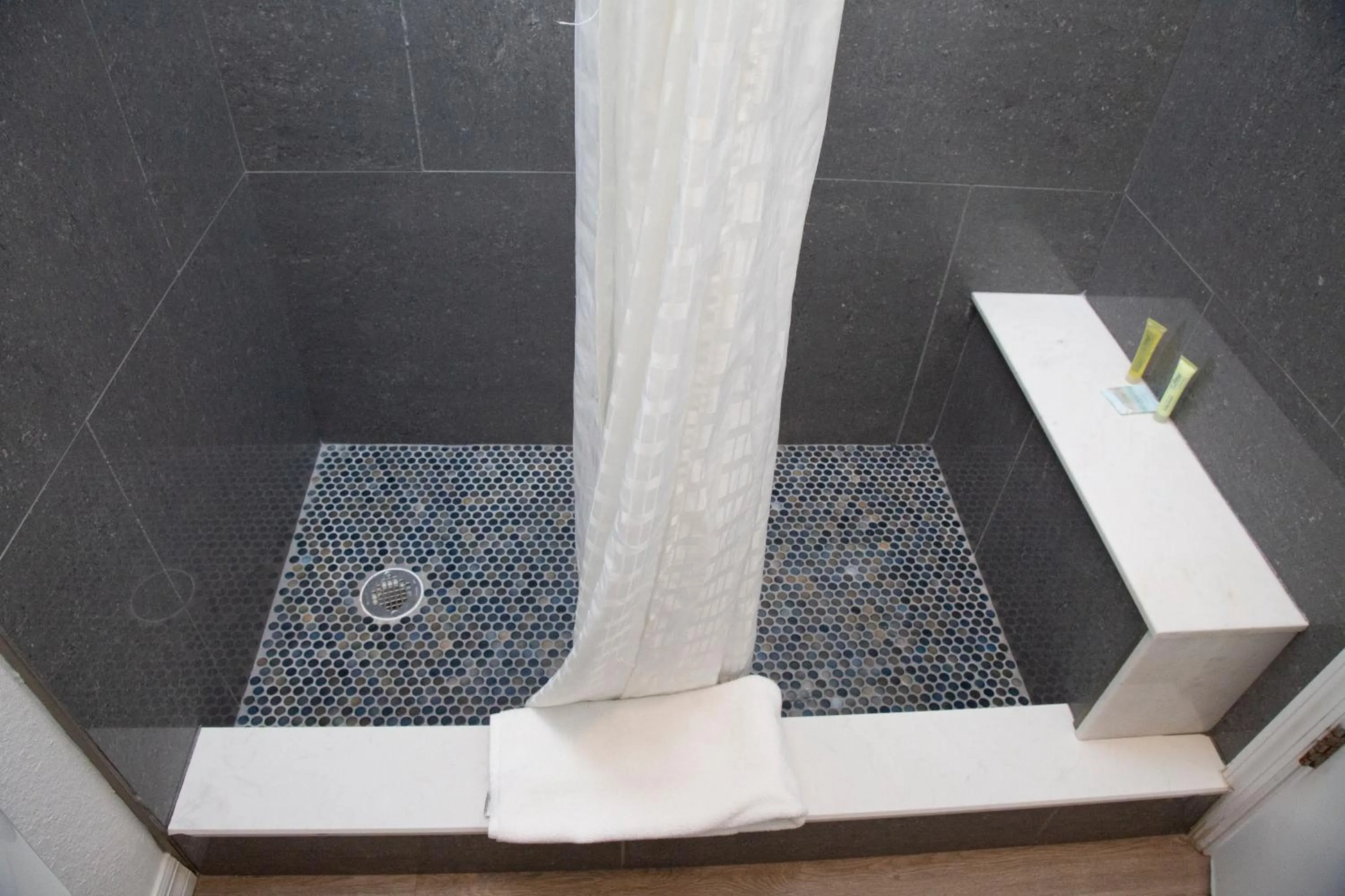 Bathroom in Daytona Dream Inn By AmeriVu