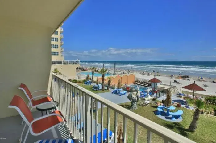 Deluxe Double Room with Balcony and Sea View in Daytona Dream Inn By AmeriVu Deluxe Double Room with Balcony and Sea View in Daytona Dream Inn By AmeriVu