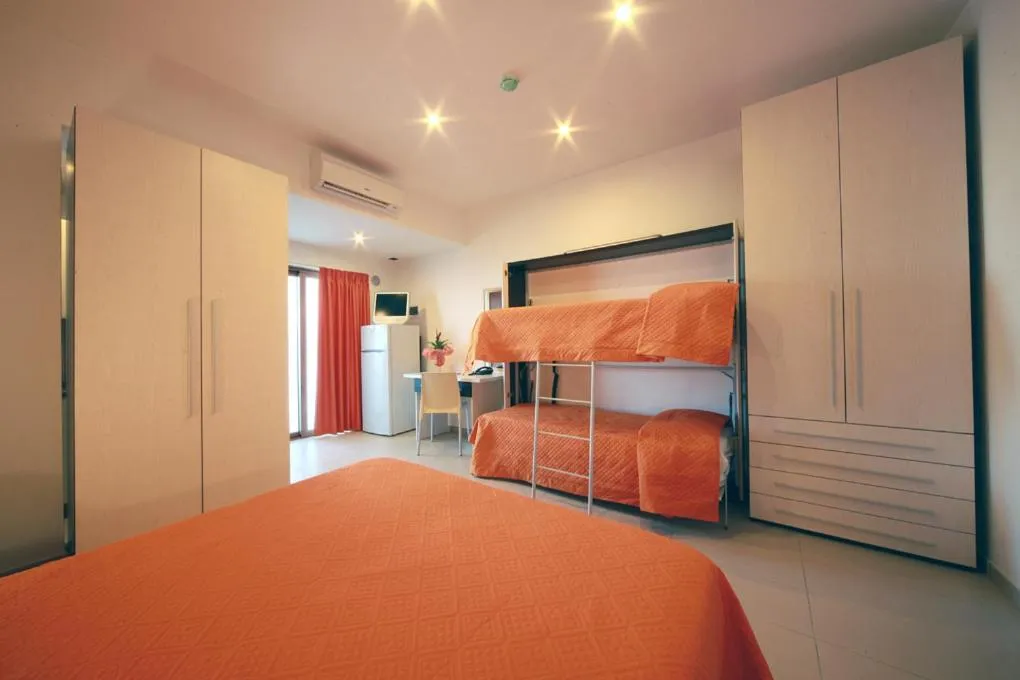 Day, Bed in Hotel Incontro