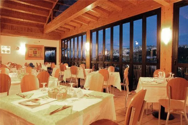 Restaurant/places to eat in Hotel Incontro