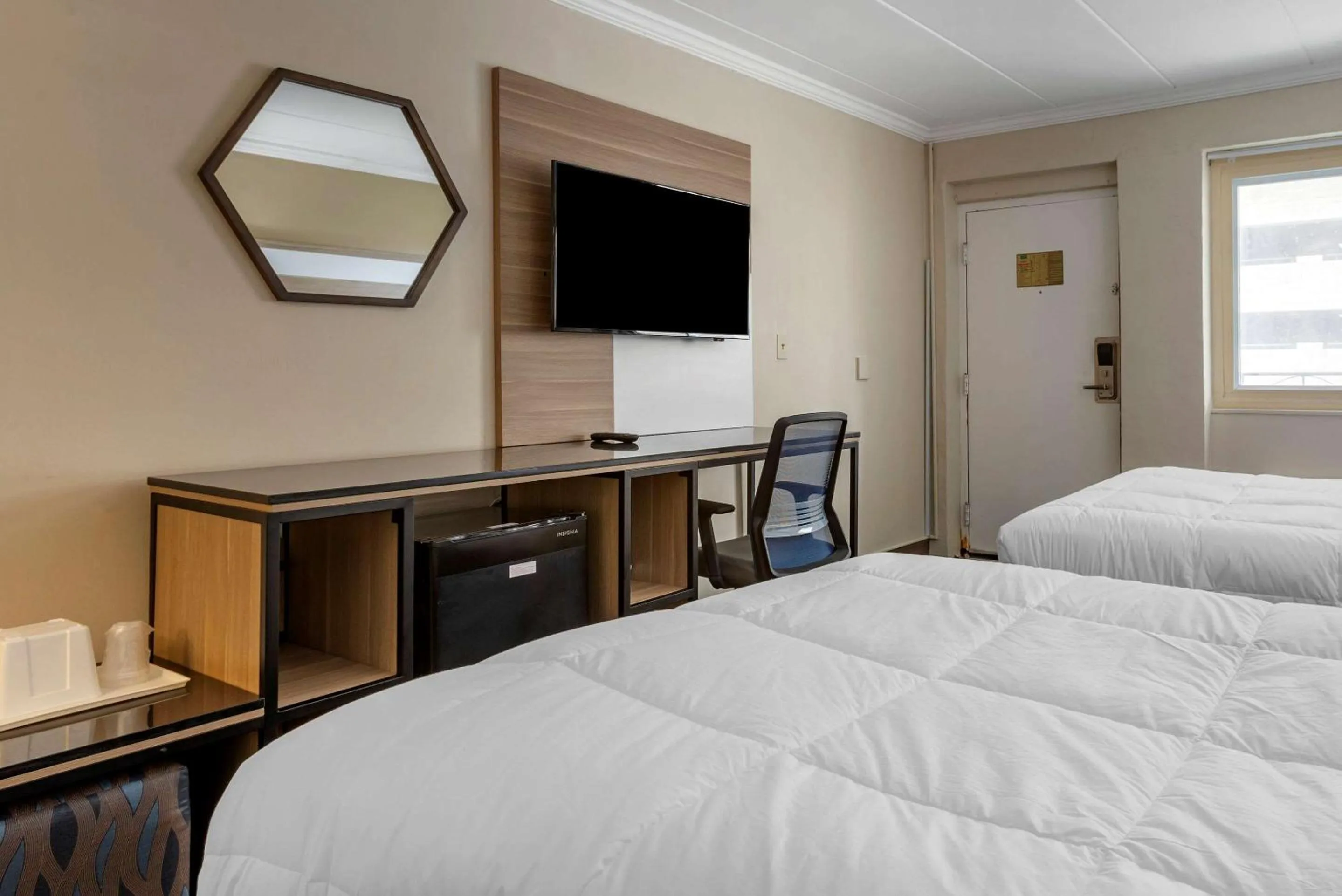 Bedroom, Bed in Rodeway Inn Oceanview