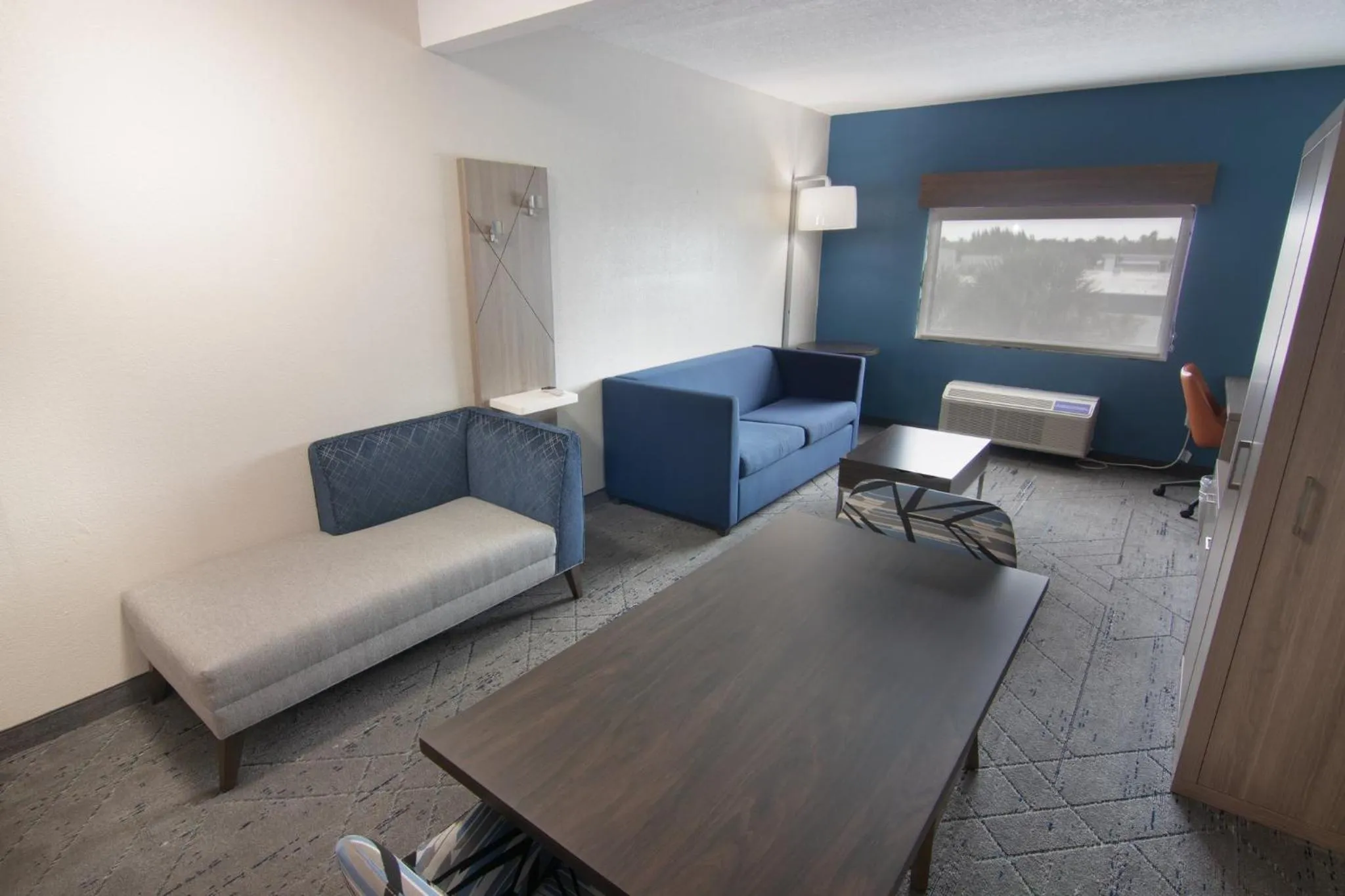 Photo of the whole room in Holiday Inn Express and Suites Fort Lauderdale Airport West by IHG