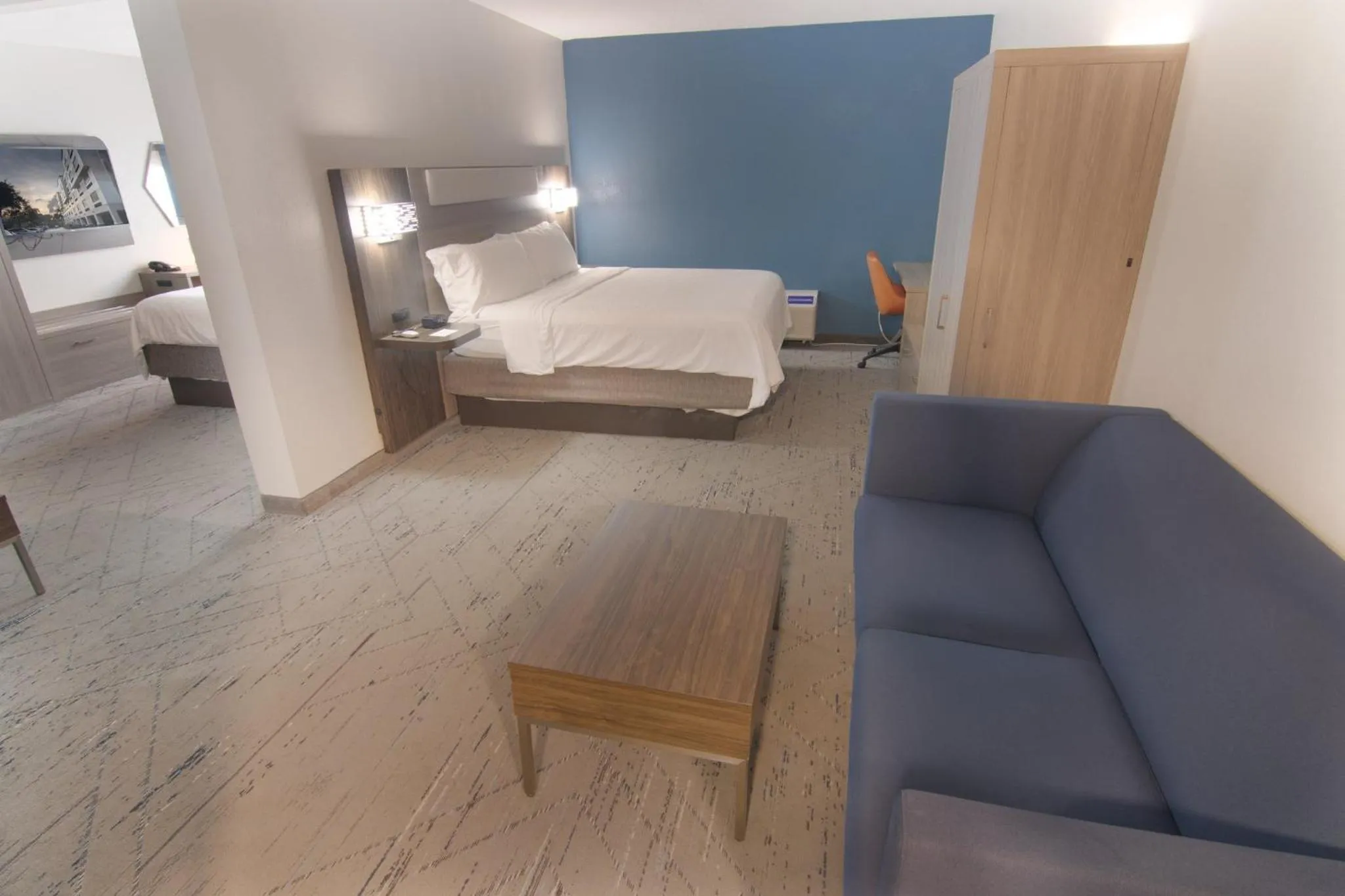 Photo of the whole room, Bed in Holiday Inn Express and Suites Fort Lauderdale Airport West by IHG