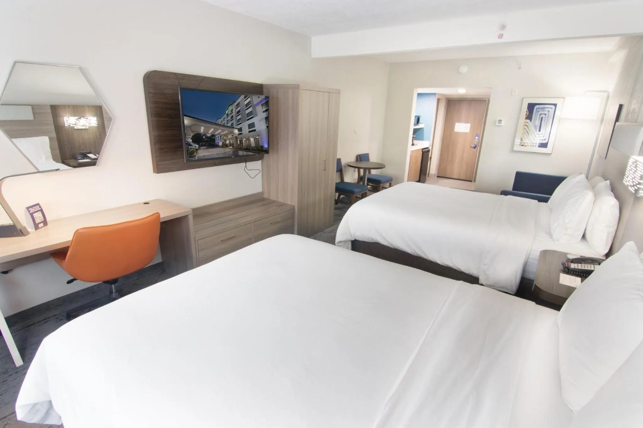 Photo of the whole room, Bed in Holiday Inn Express and Suites Fort Lauderdale Airport West by IHG