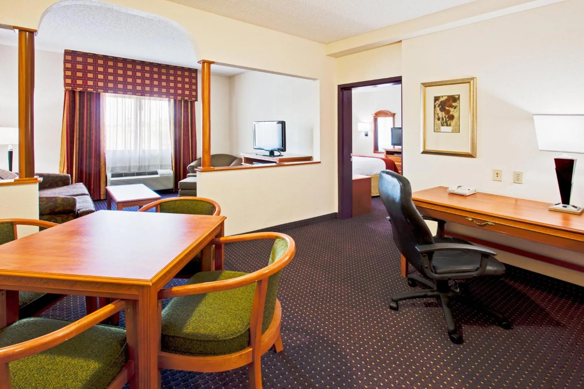 Photo of the whole room in Holiday Inn Express and Suites Fort Lauderdale Airport West by IHG