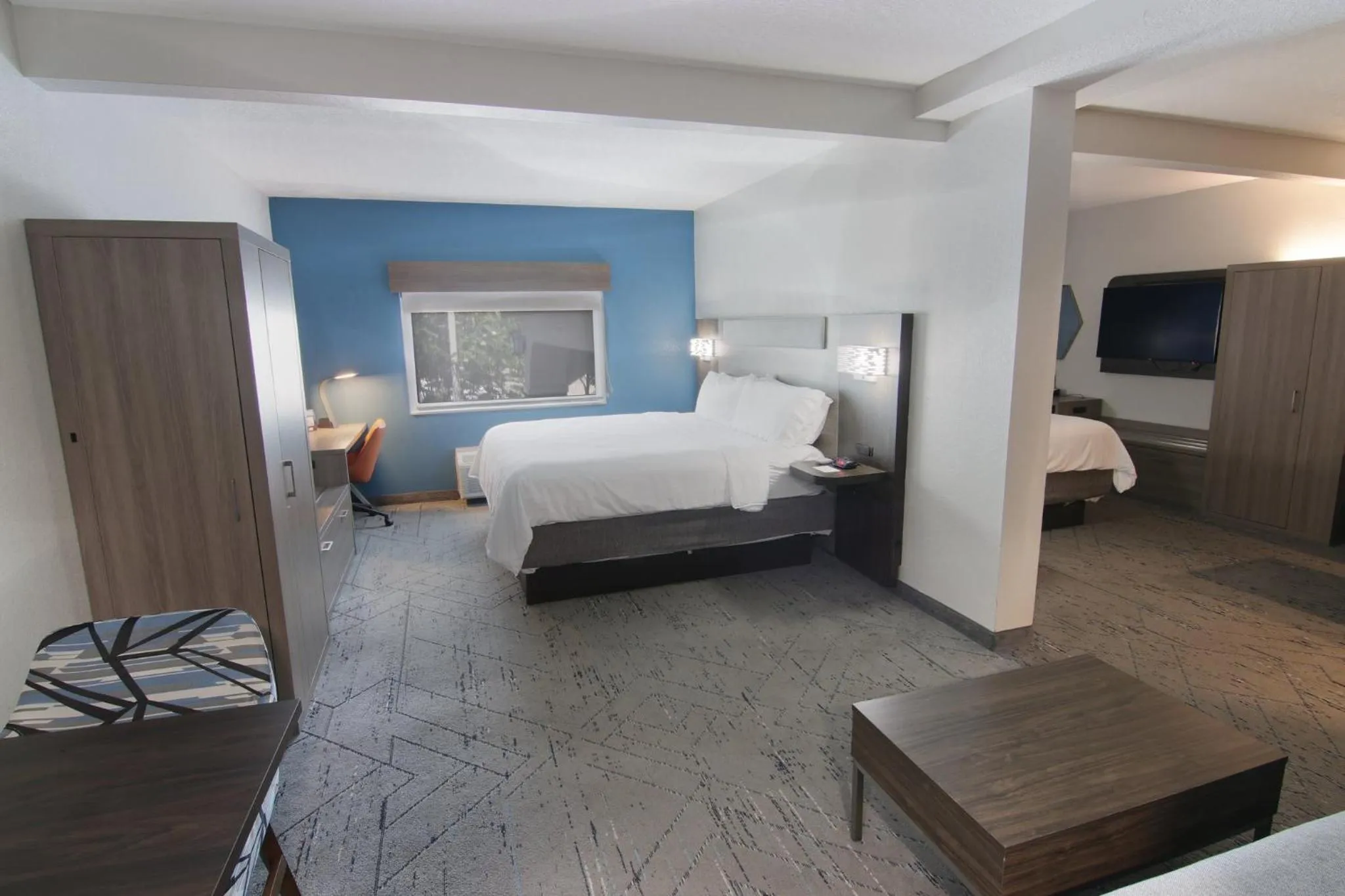 Photo of the whole room, Bed in Holiday Inn Express and Suites Fort Lauderdale Airport West by IHG