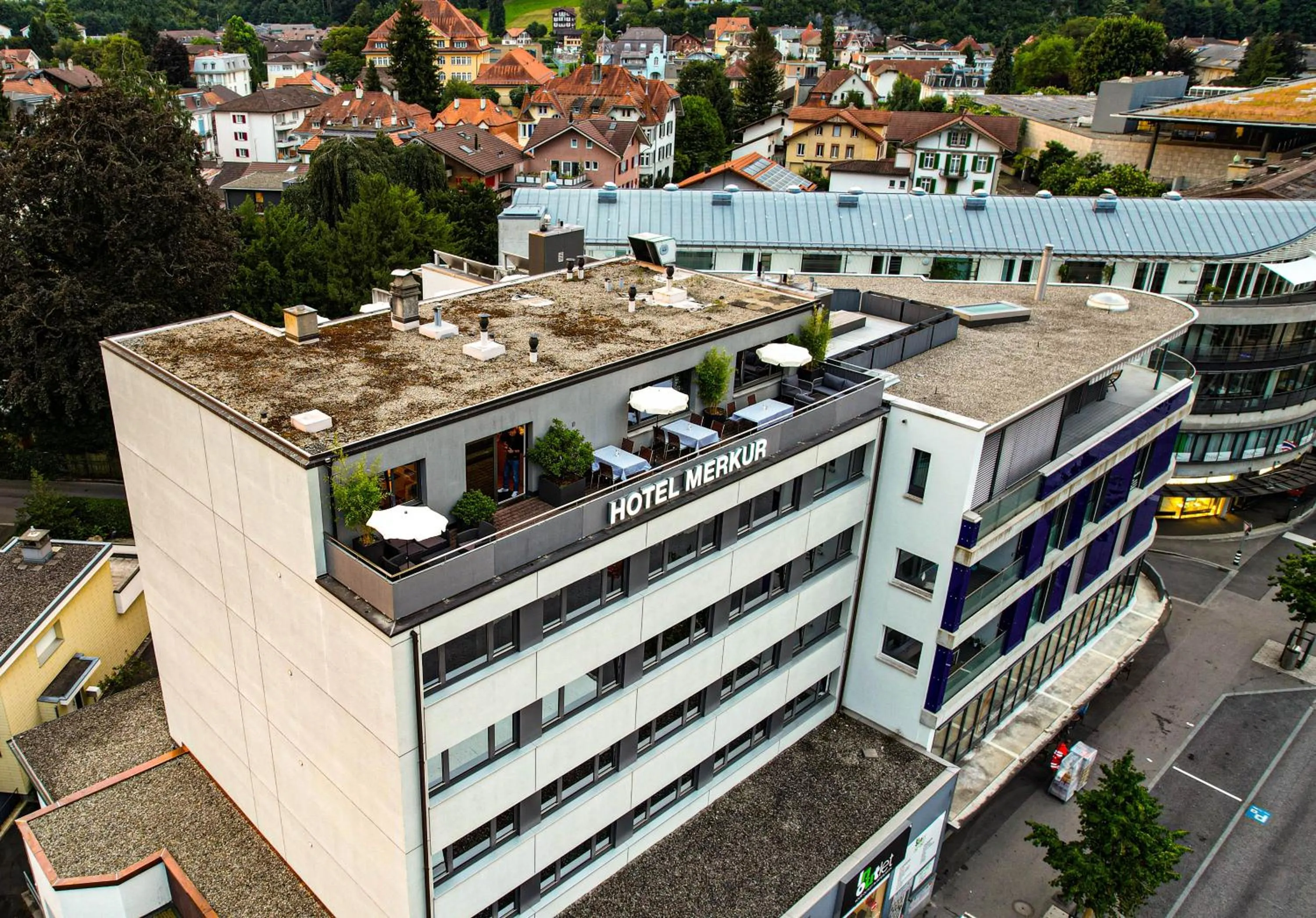 Property building in Hotel Merkur - West Station