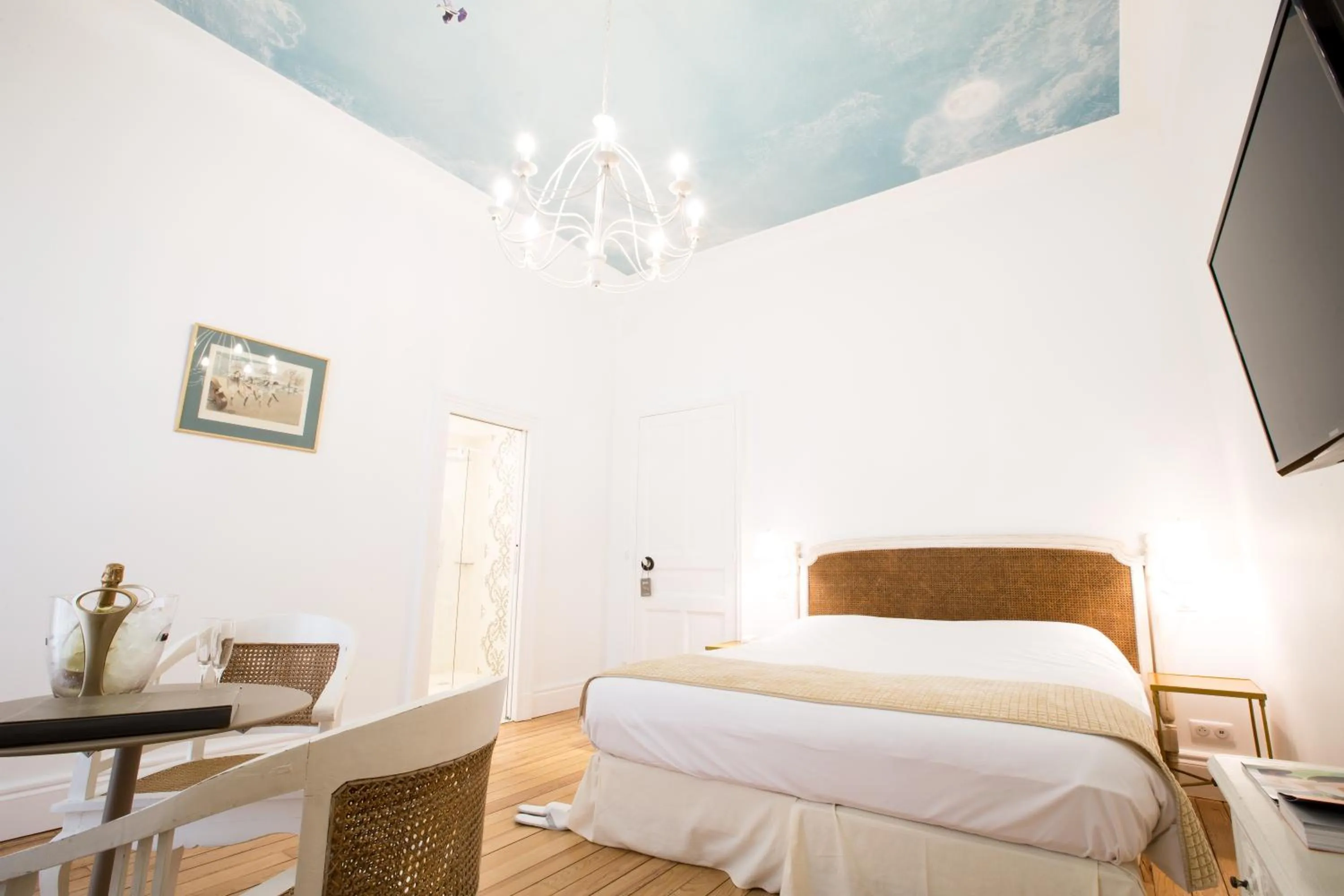 Bed in Château du Clair de Lune - Boutique Luxury Hotel