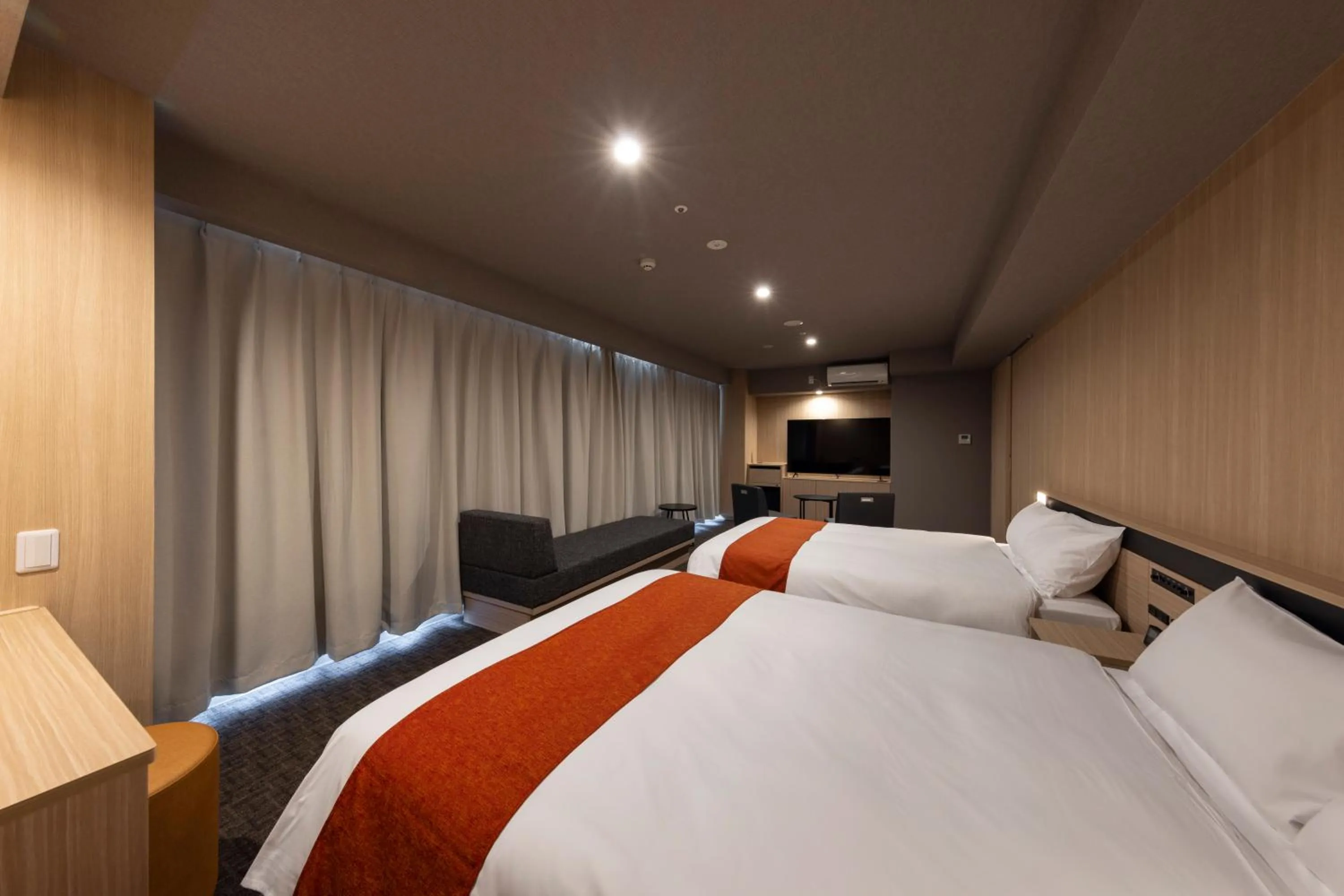 Photo of the whole room, Bed in Sanco Inn Iseshi-Ekimae Shikinoyu