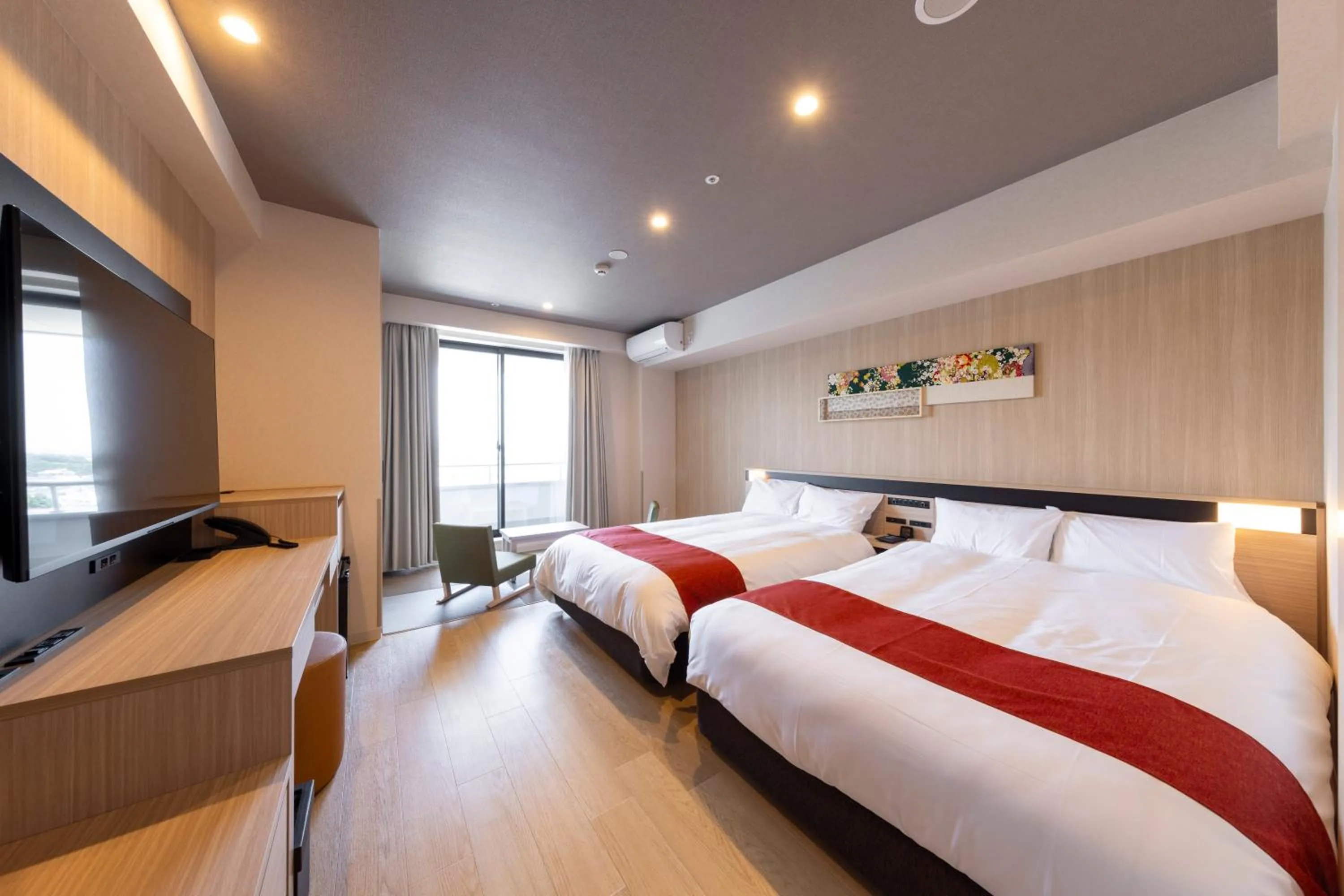 Photo of the whole room, Bed in Sanco Inn Iseshi-Ekimae Shikinoyu