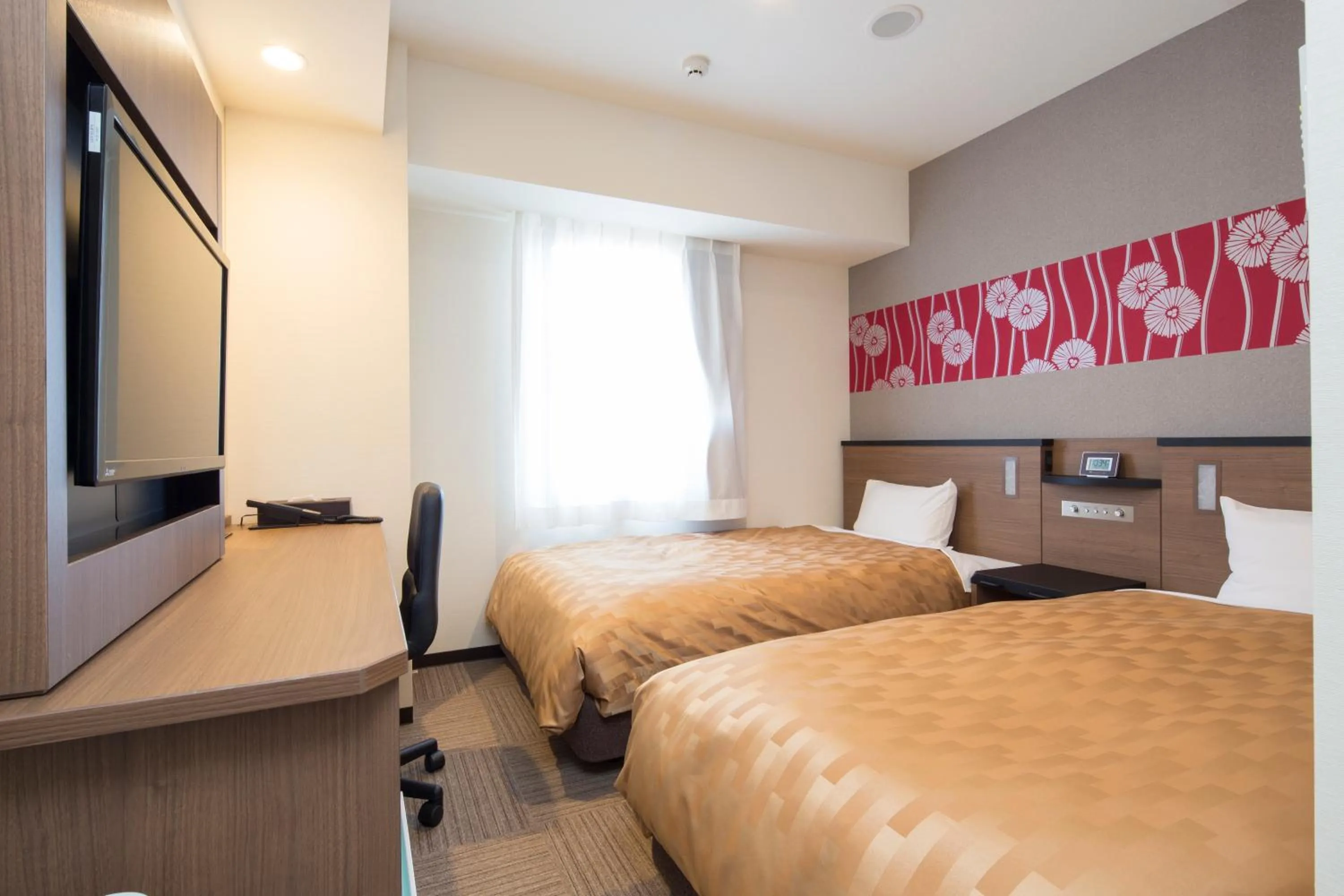 Photo of the whole room, Bed in Sanco Inn Iseshi-Ekimae Shikinoyu