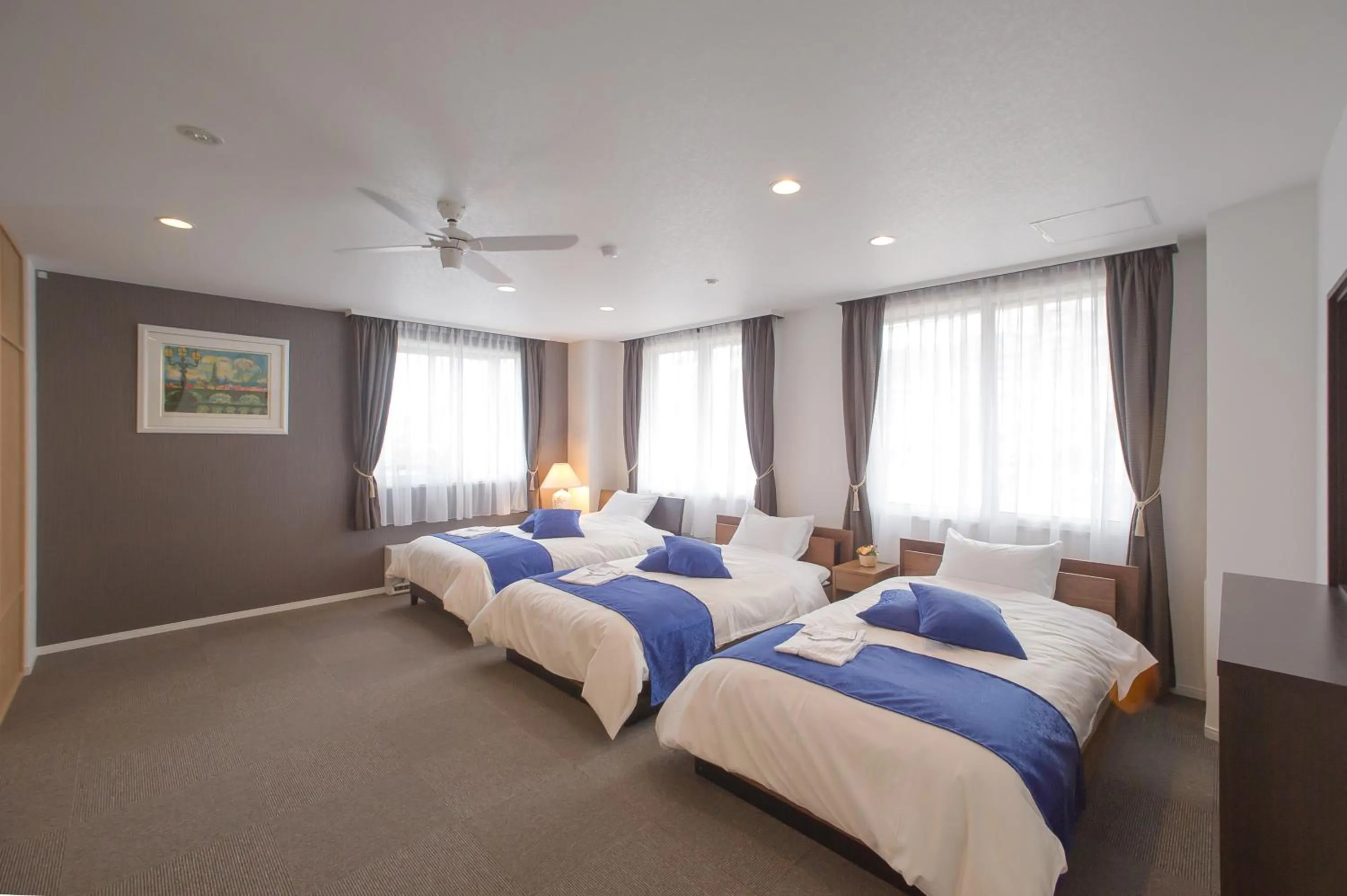 Photo of the whole room, Bed in Condominium Panoramique Motomachi