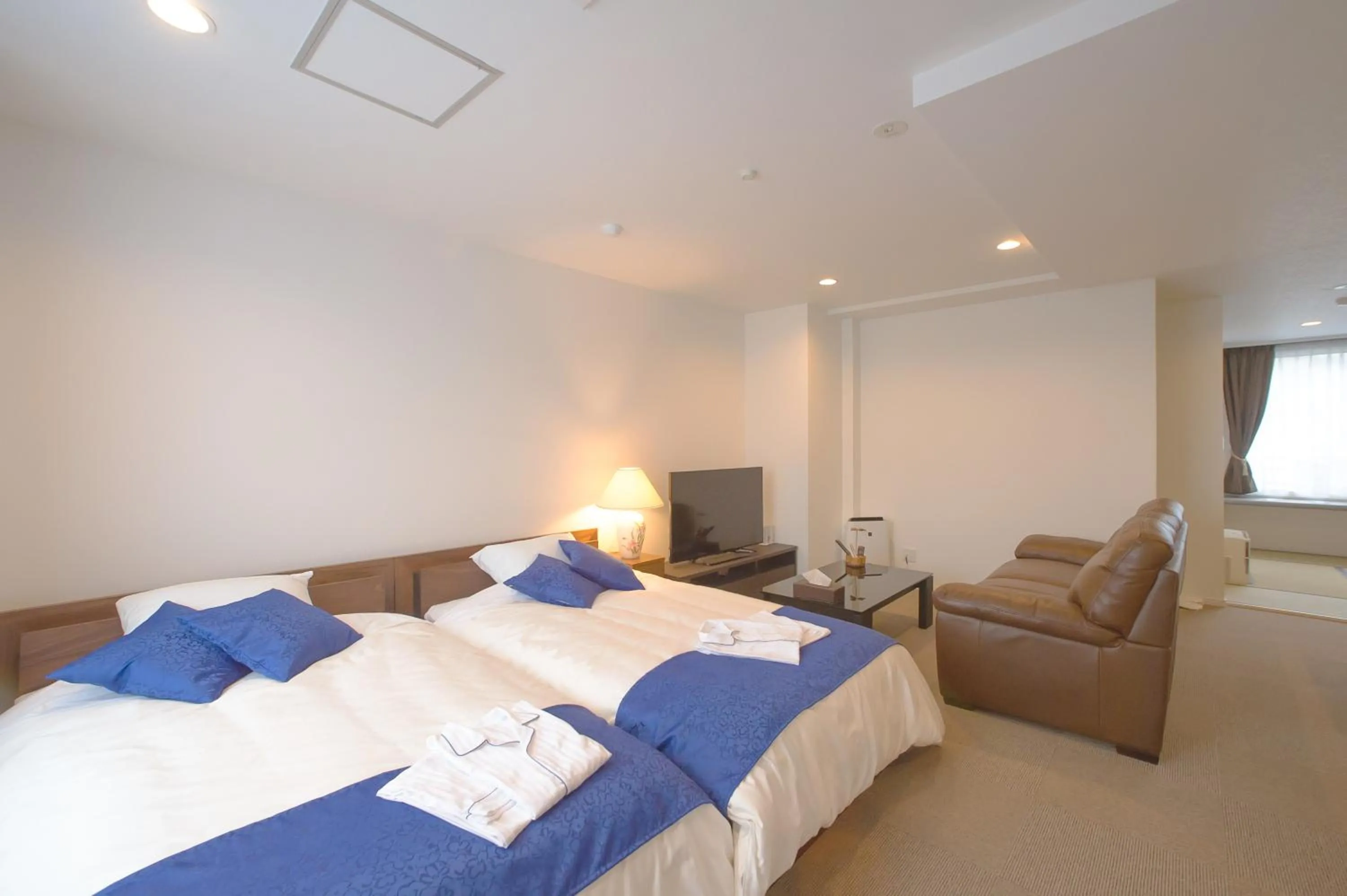 Photo of the whole room, Bed in Condominium Panoramique Motomachi