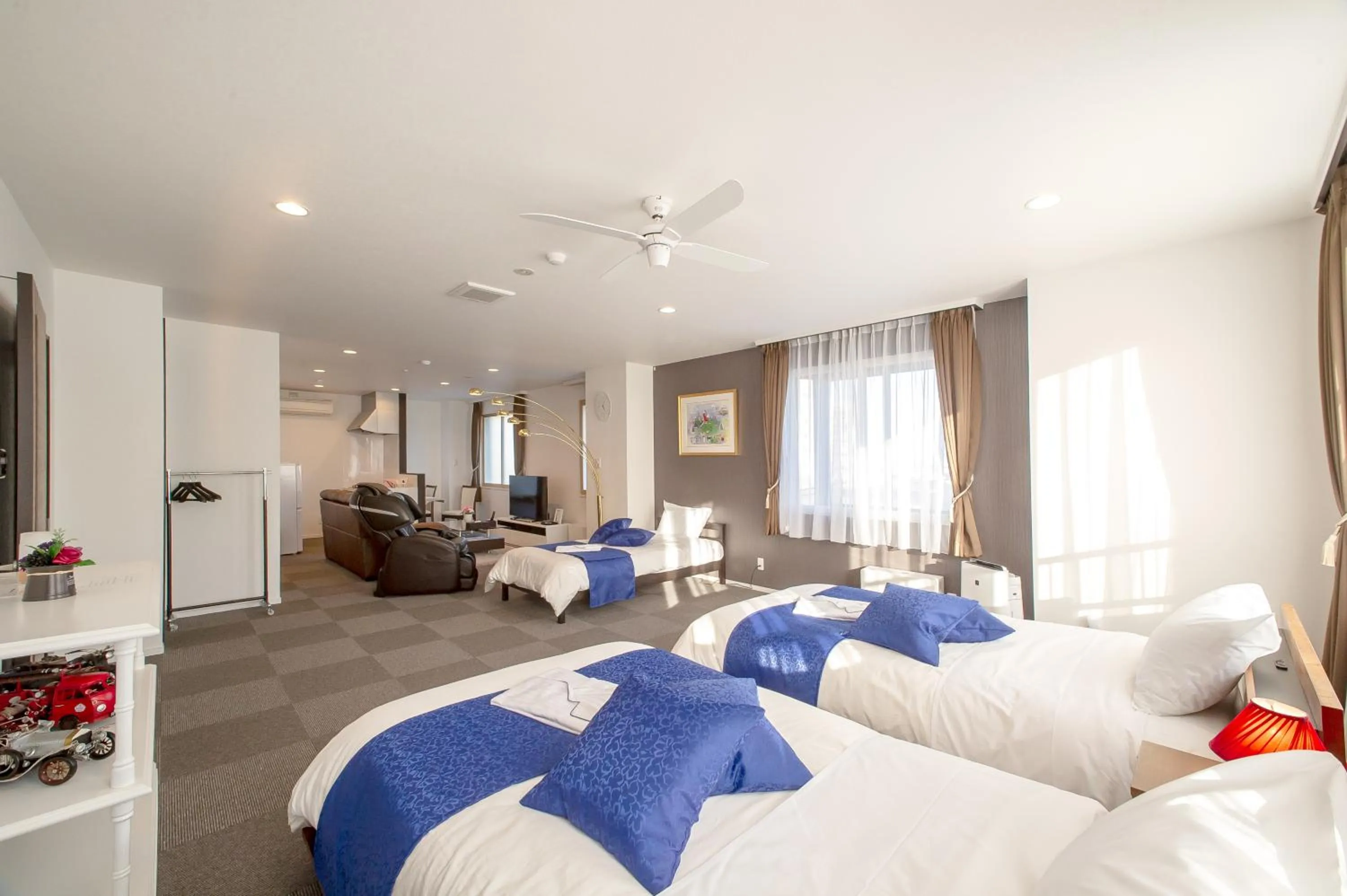 Bed in Condominium Panoramique Motomachi