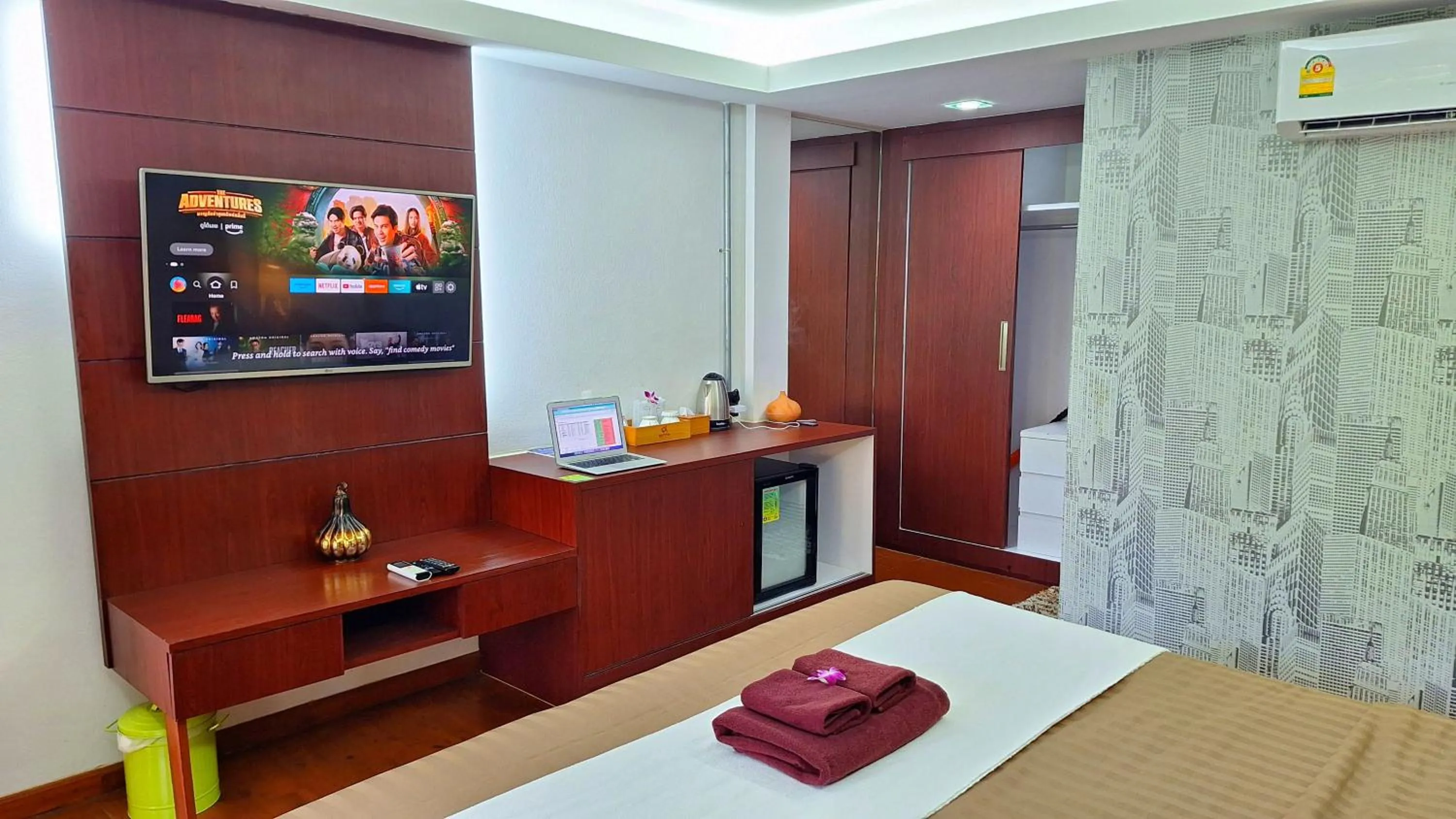 TV and multimedia, Bed in Alpha Gay Resort & Spa - Men Only