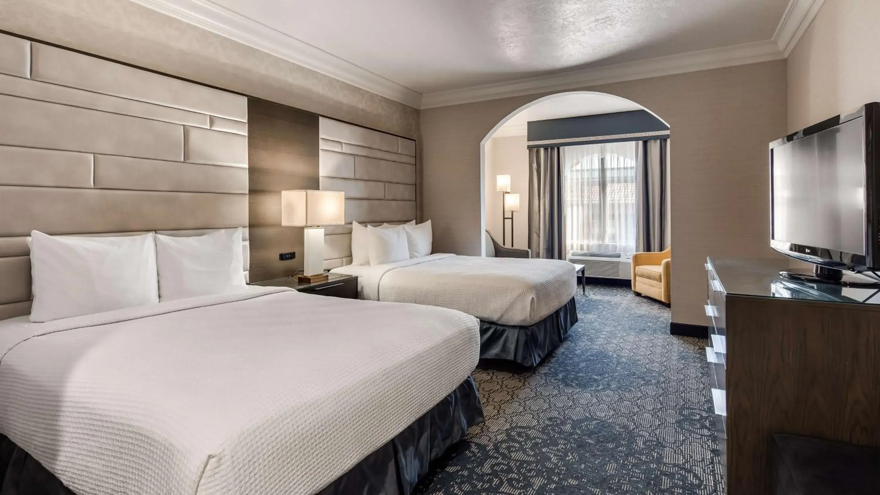 Queen Suite with Two Queen Beds and Sofa Bed - South Tower/Non-Smoking in Best Western Plus Abbey Inn Queen Suite with Two Queen Beds and Sofa Bed - South Tower/Non-Smoking in Best Western Plus Abbey Inn