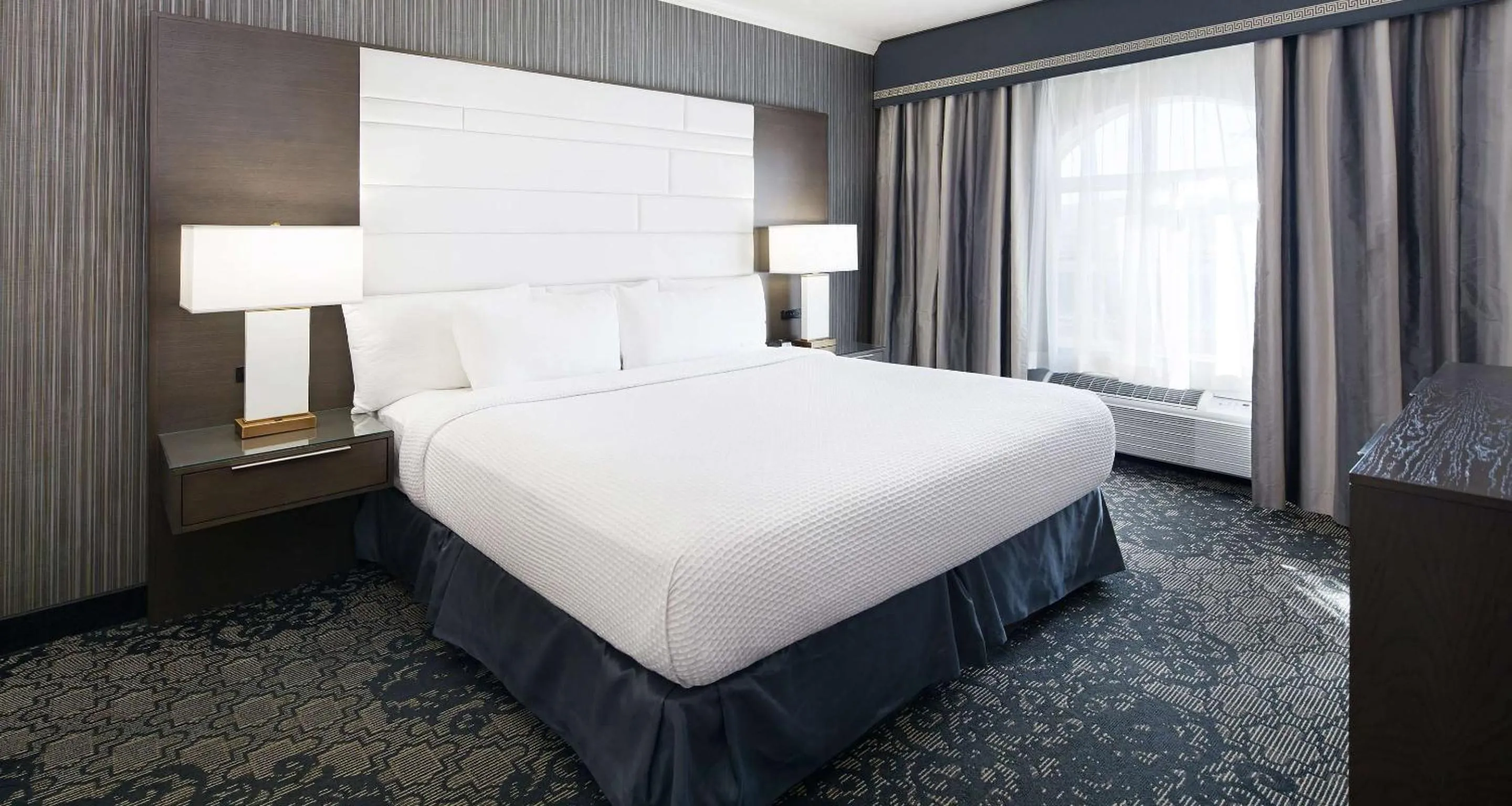 Photo of the whole room, Bed in Best Western Plus Abbey Inn