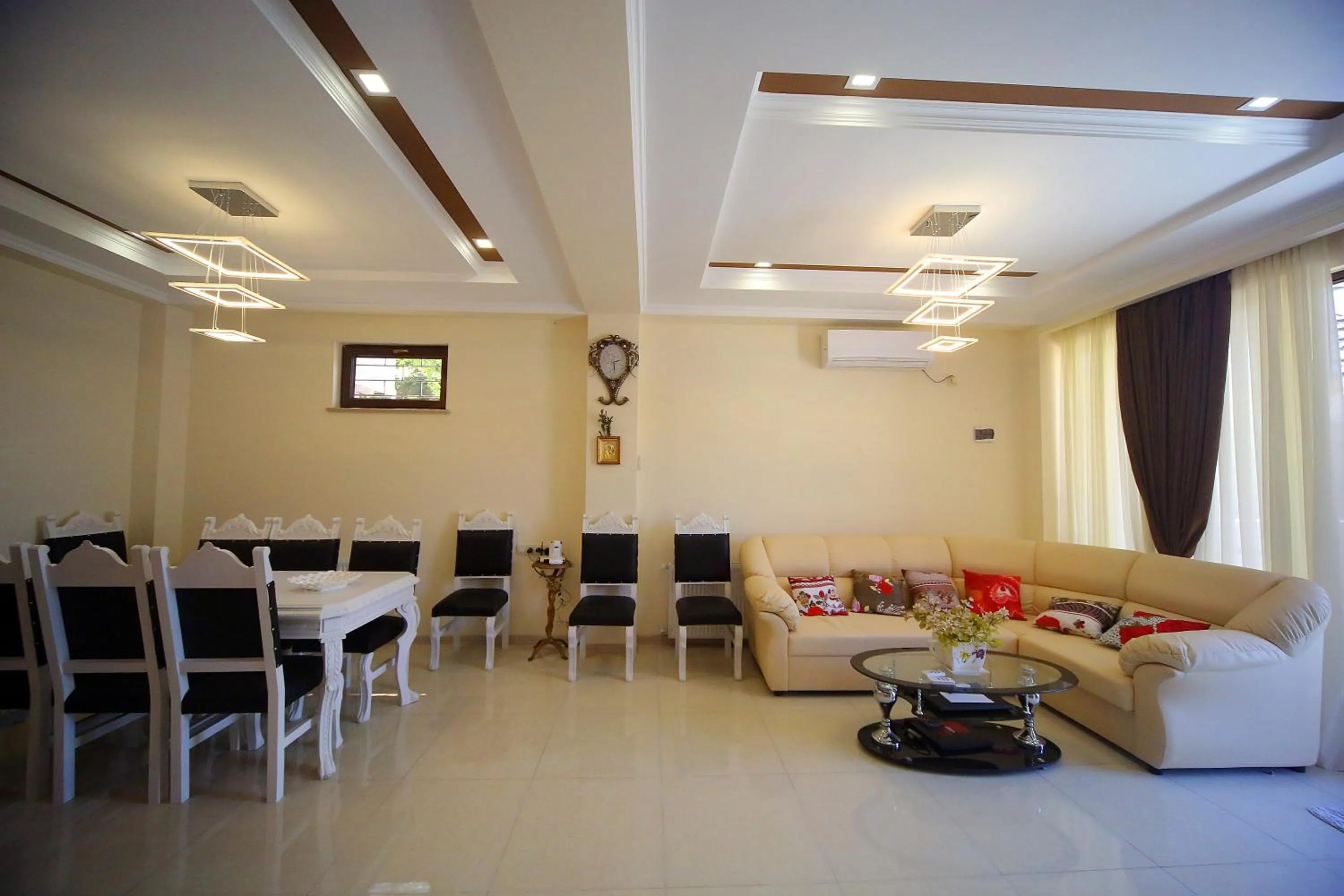 Dining area in Hotel Balcony