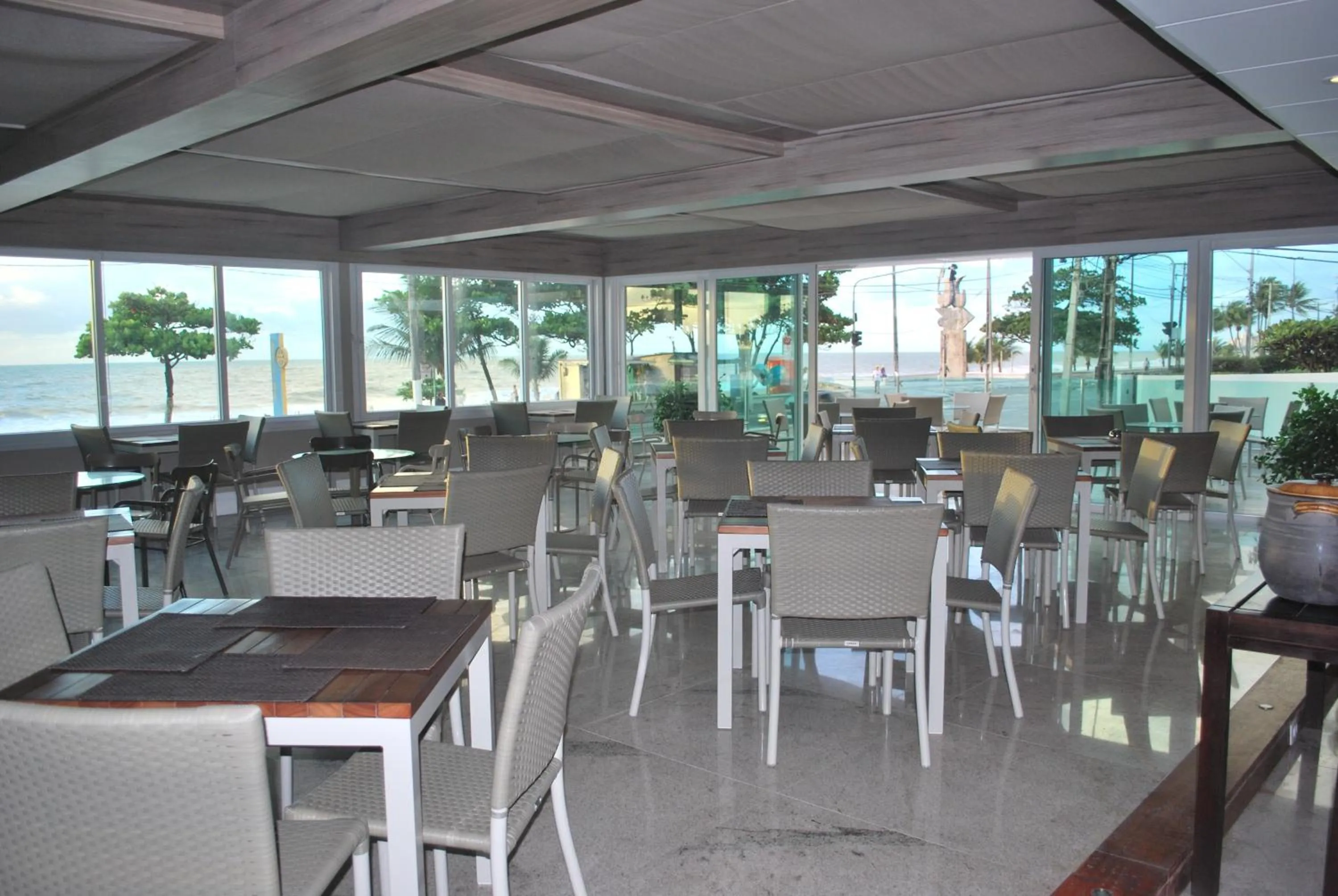 Restaurant/places to eat in Hotel Barramares