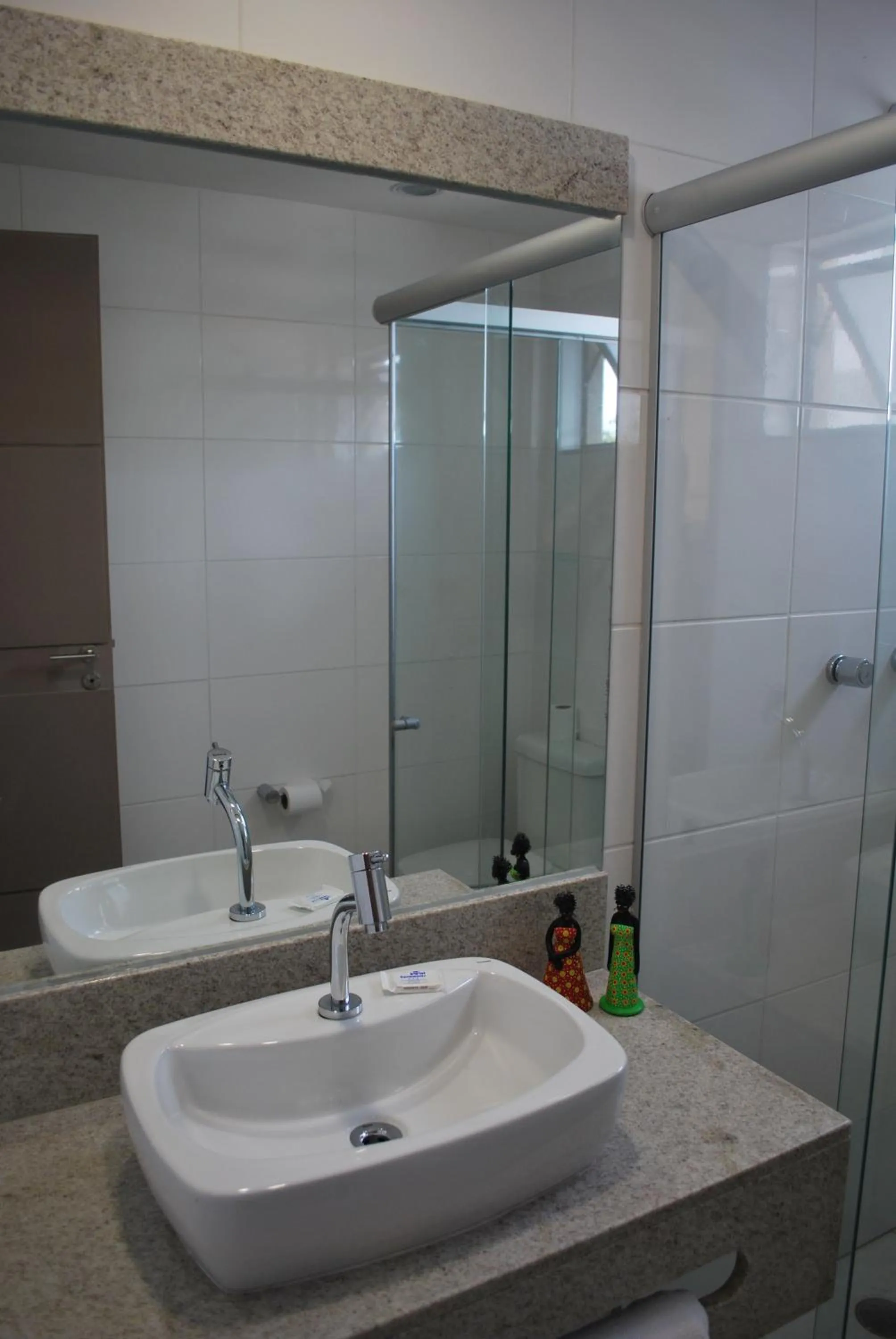 Shower in Hotel Barramares