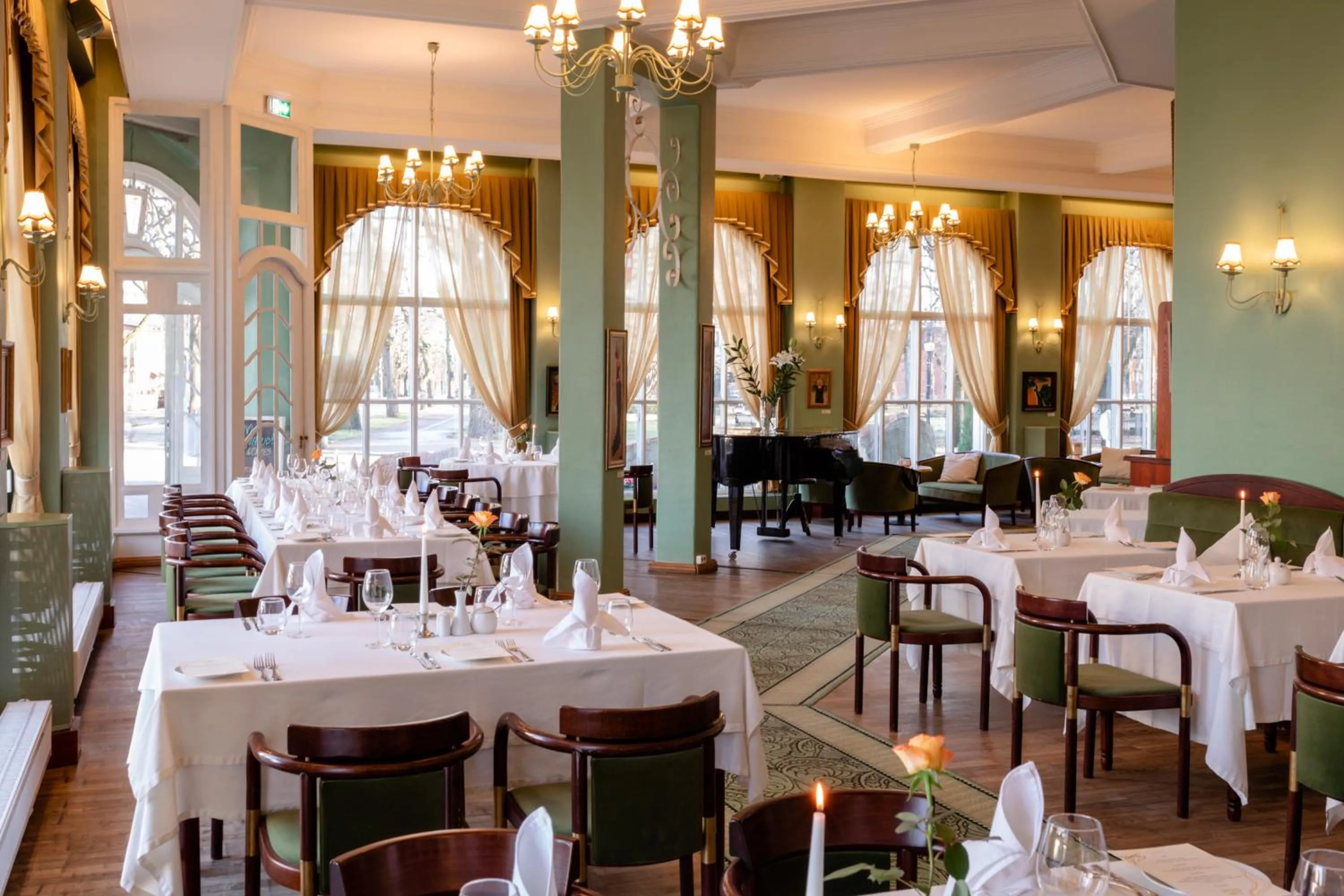 Restaurant/places to eat in Hotel Victoria