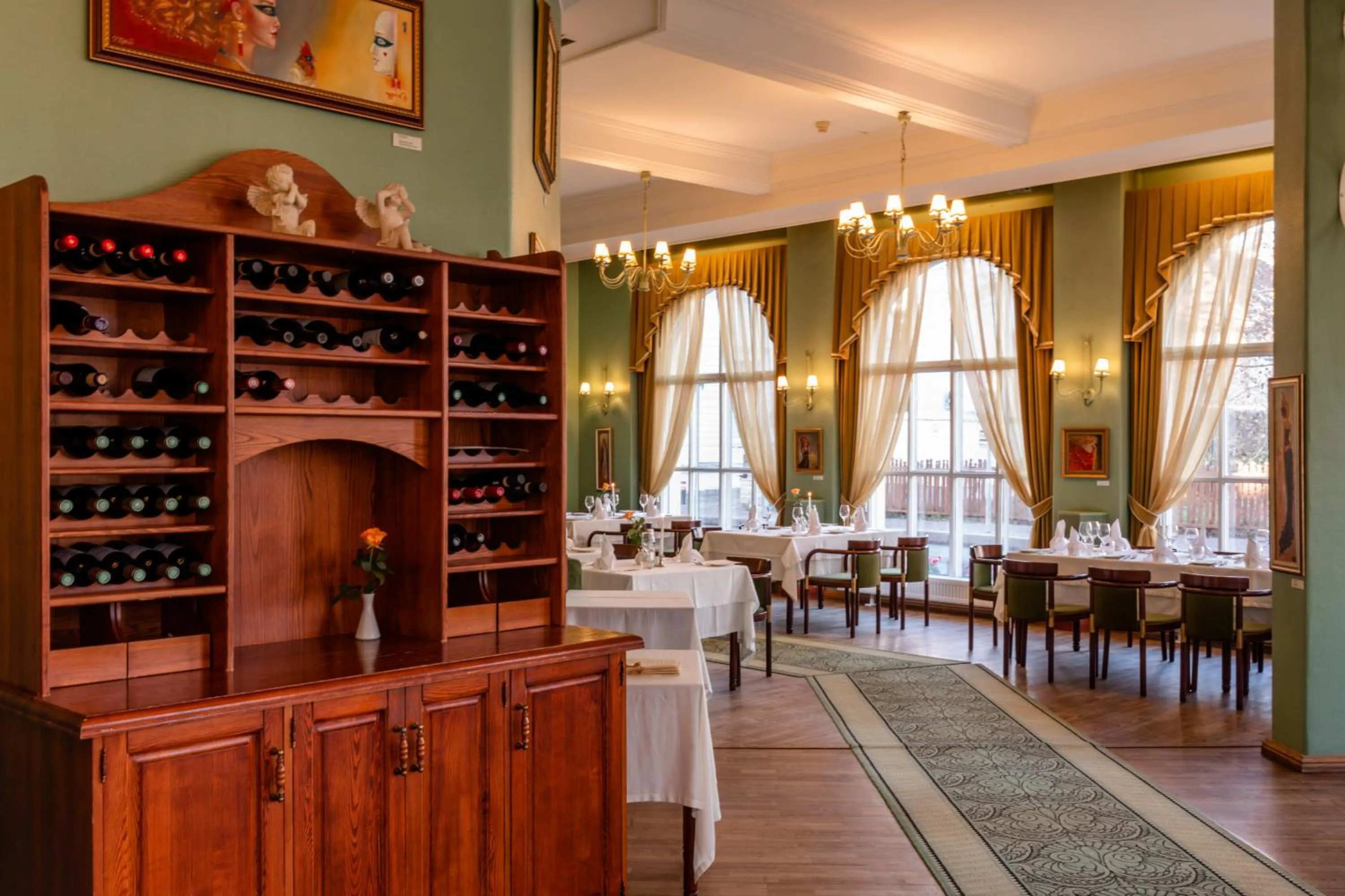 Restaurant/places to eat in Hotel Victoria