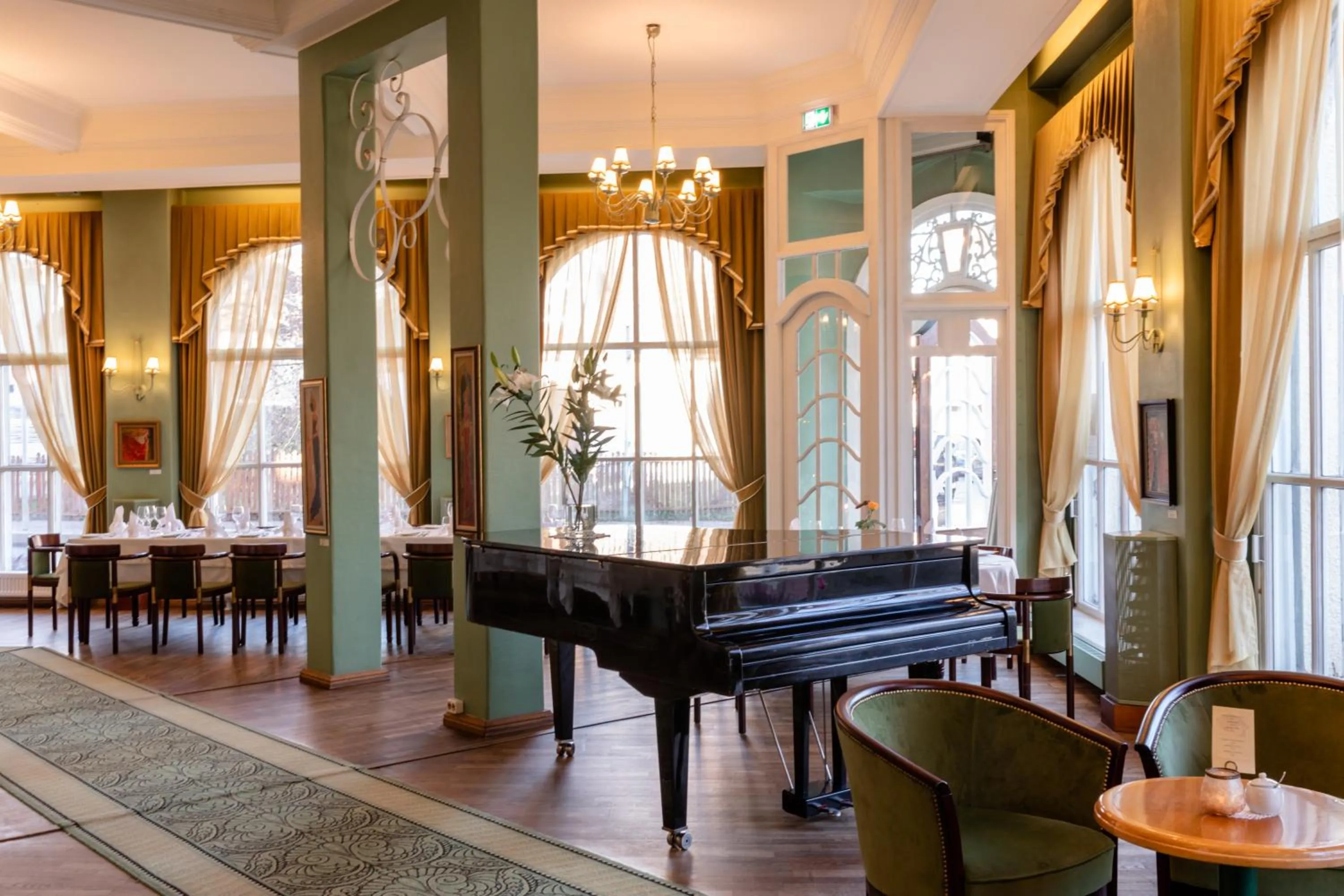 Restaurant/places to eat in Hotel Victoria