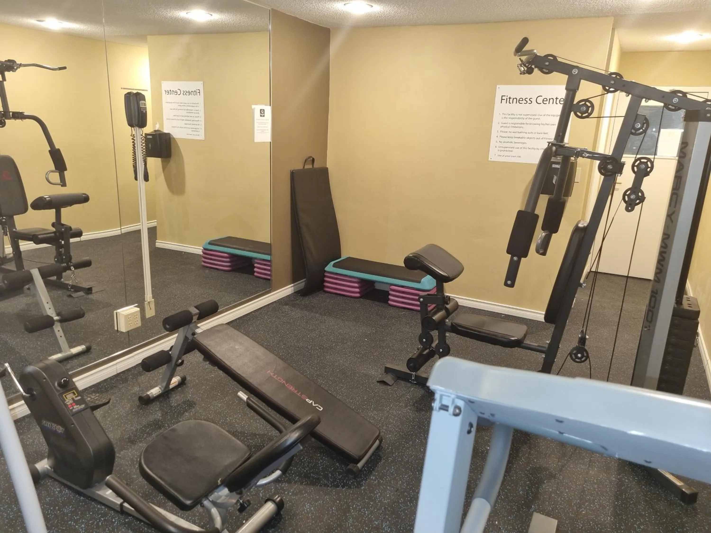 Fitness centre/facilities in Quality Inn