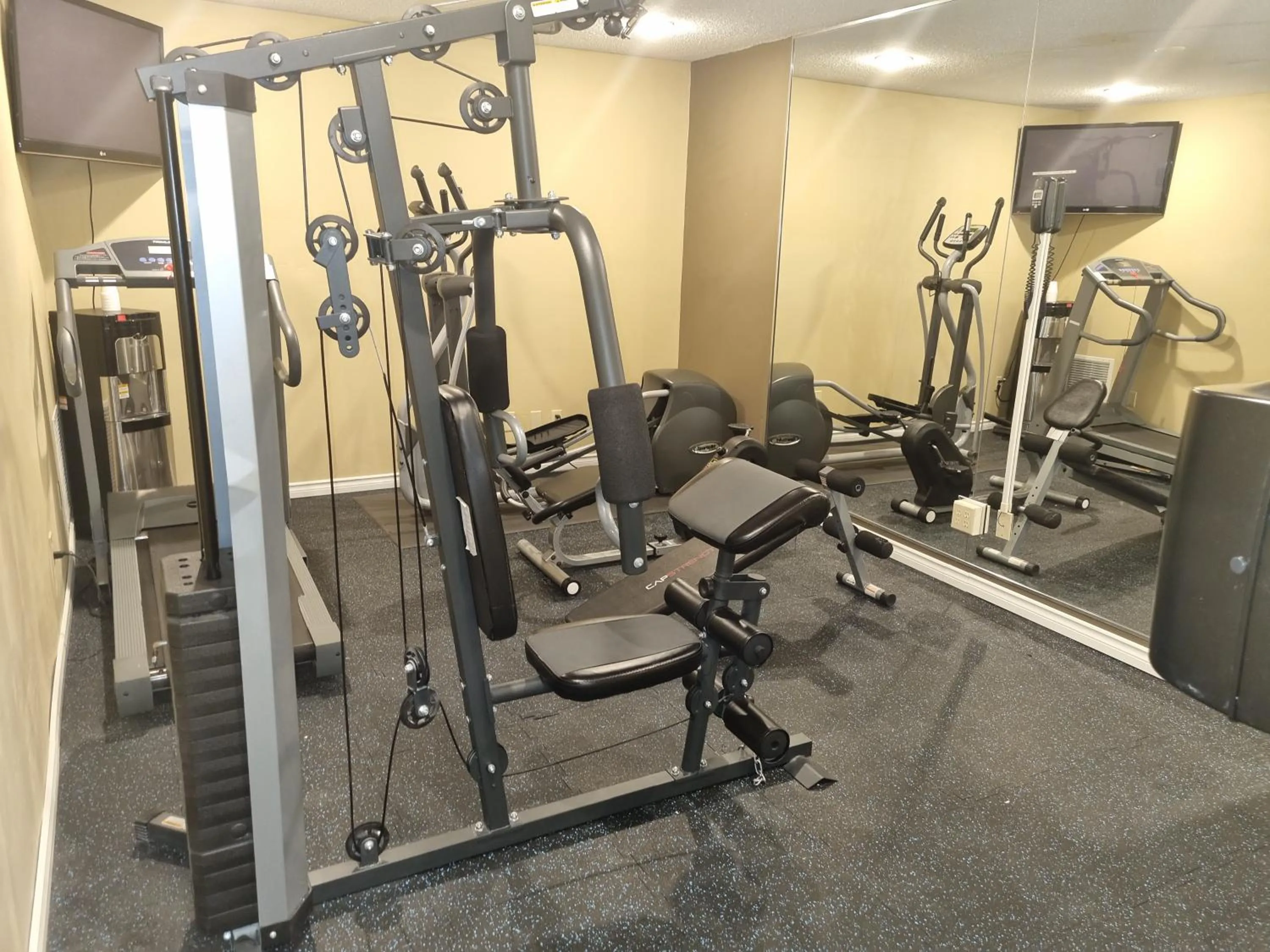 Fitness centre/facilities in Quality Inn
