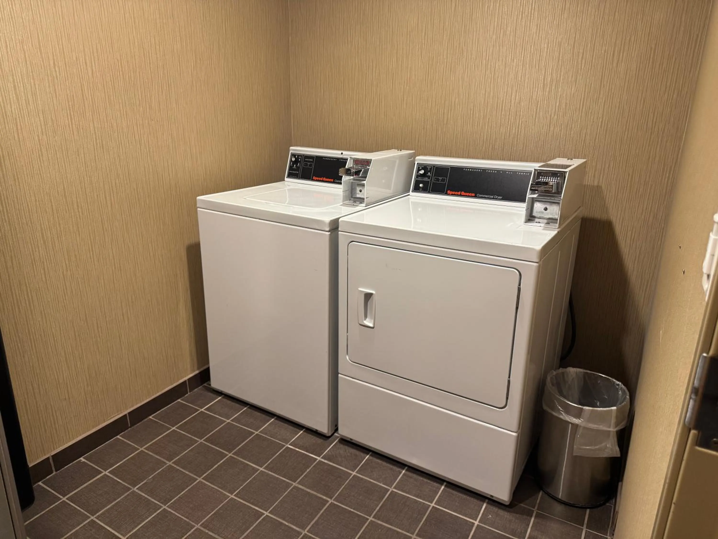 laundry in Sonesta Essential Indianapolis Airport