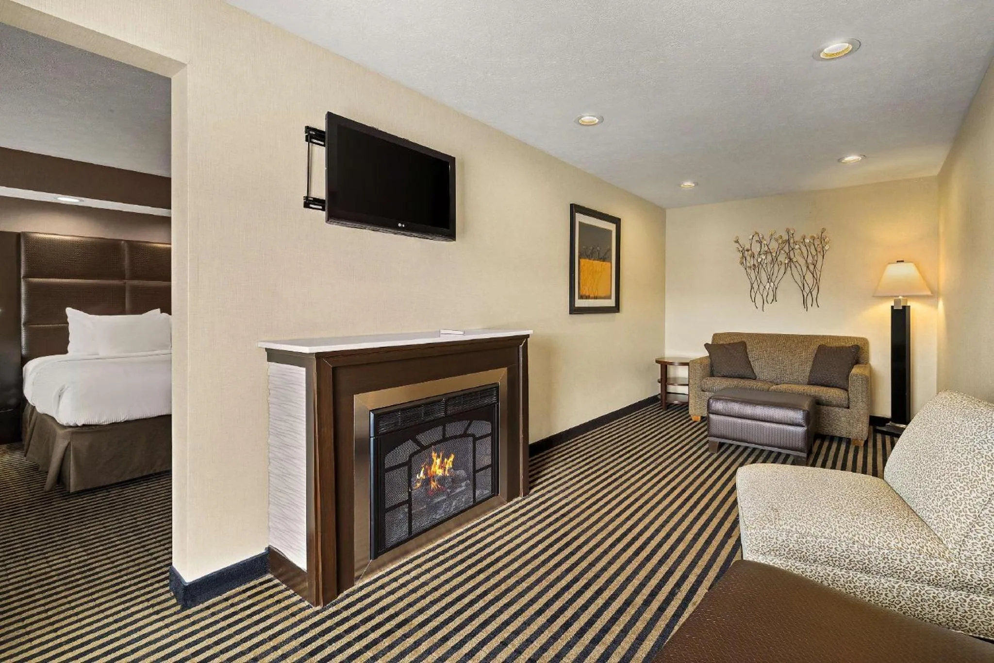 Bedroom, Bed in Sonesta Essential Indianapolis Airport