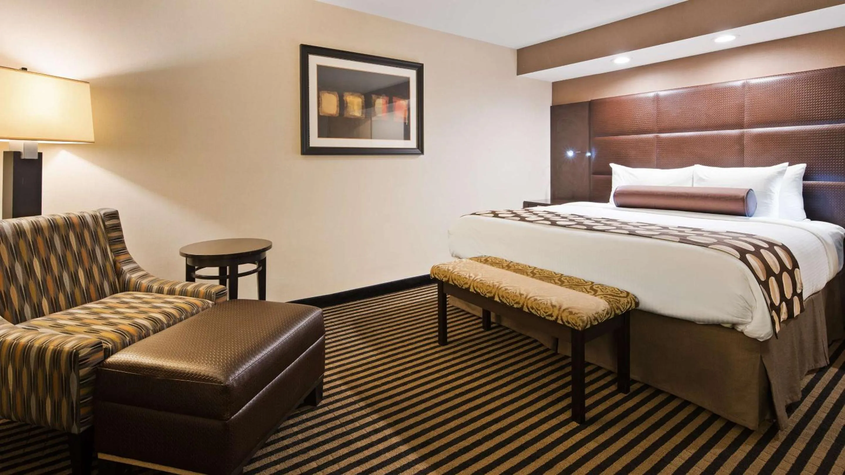 Bedroom, Bed in Sonesta Essential Indianapolis Airport