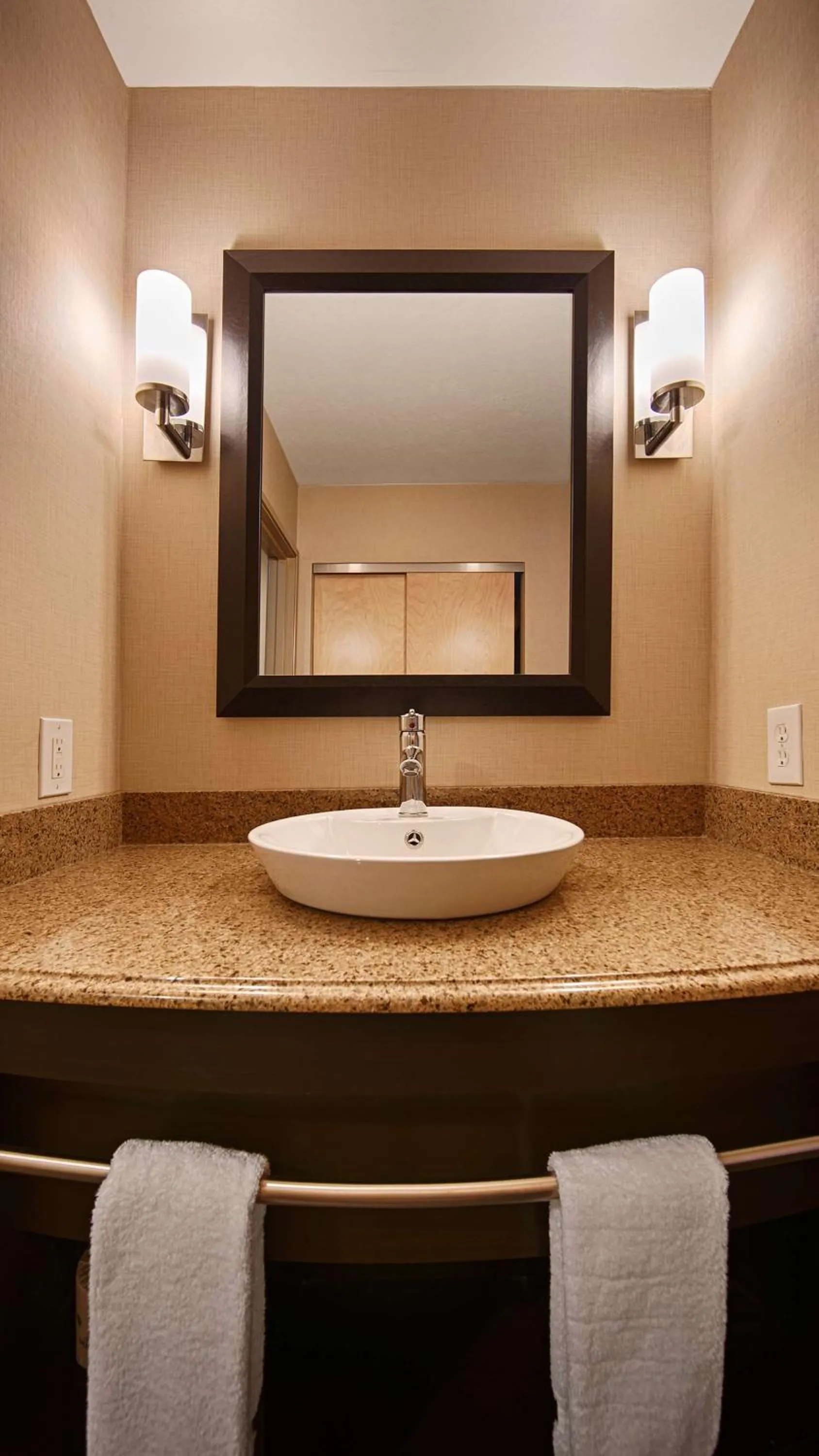 Bathroom in Sonesta Essential Indianapolis Airport