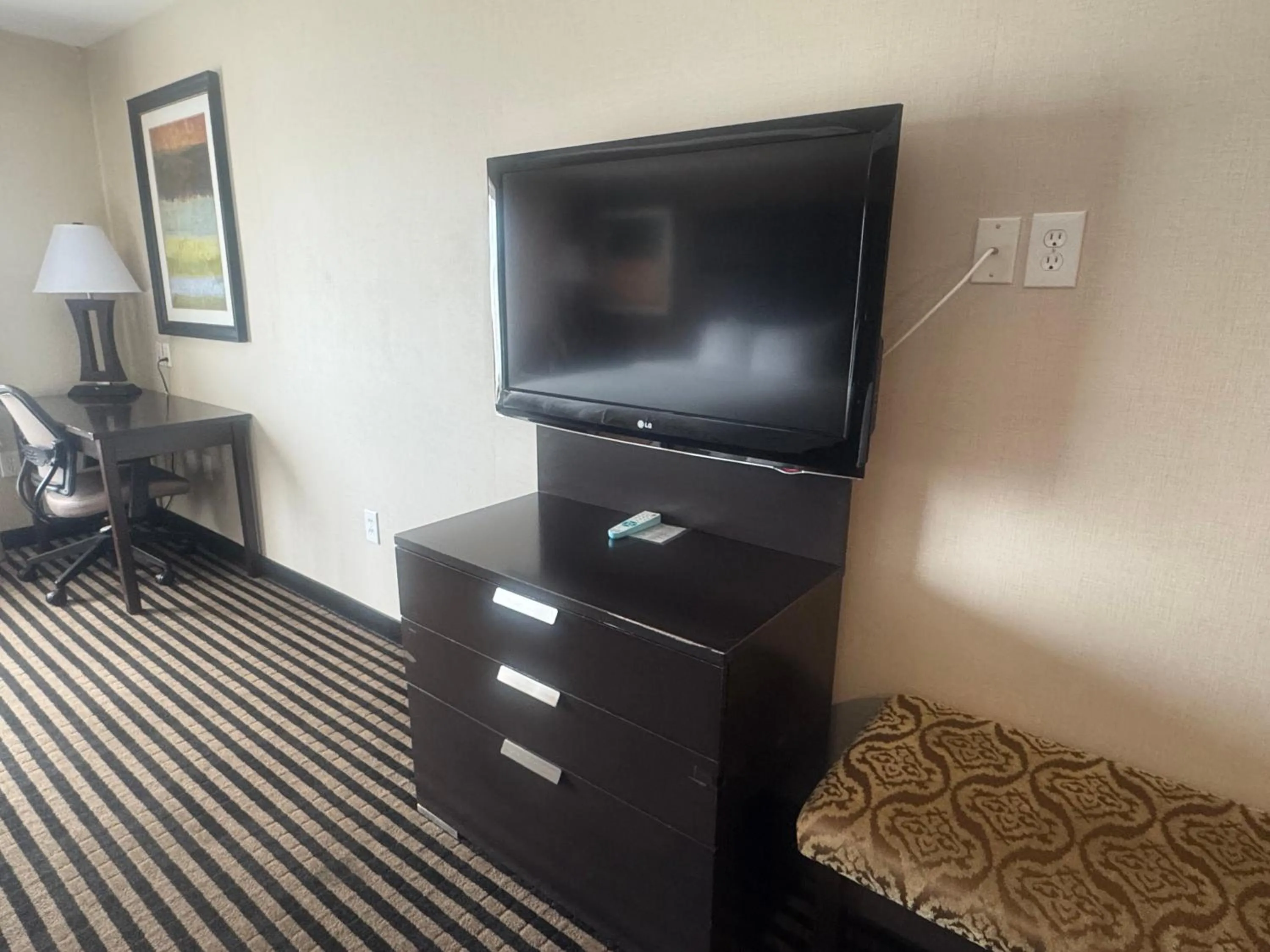 TV and multimedia in Sonesta Essential Indianapolis Airport