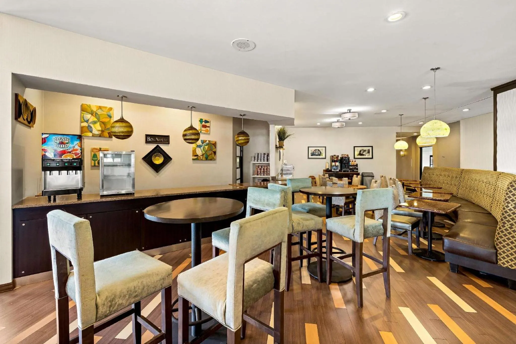 Lobby or reception in Sonesta Essential Indianapolis Airport