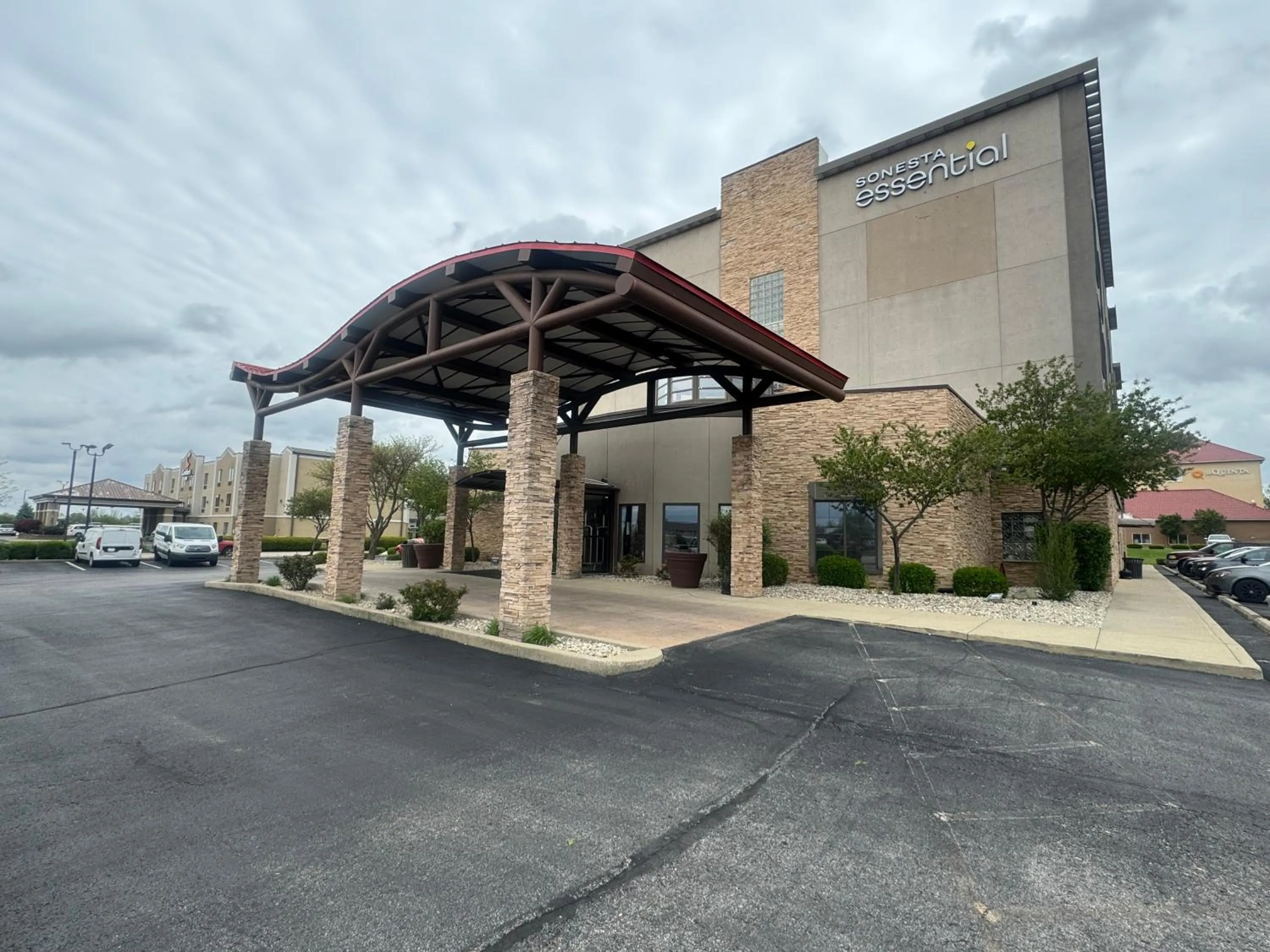Property building in Sonesta Essential Indianapolis Airport