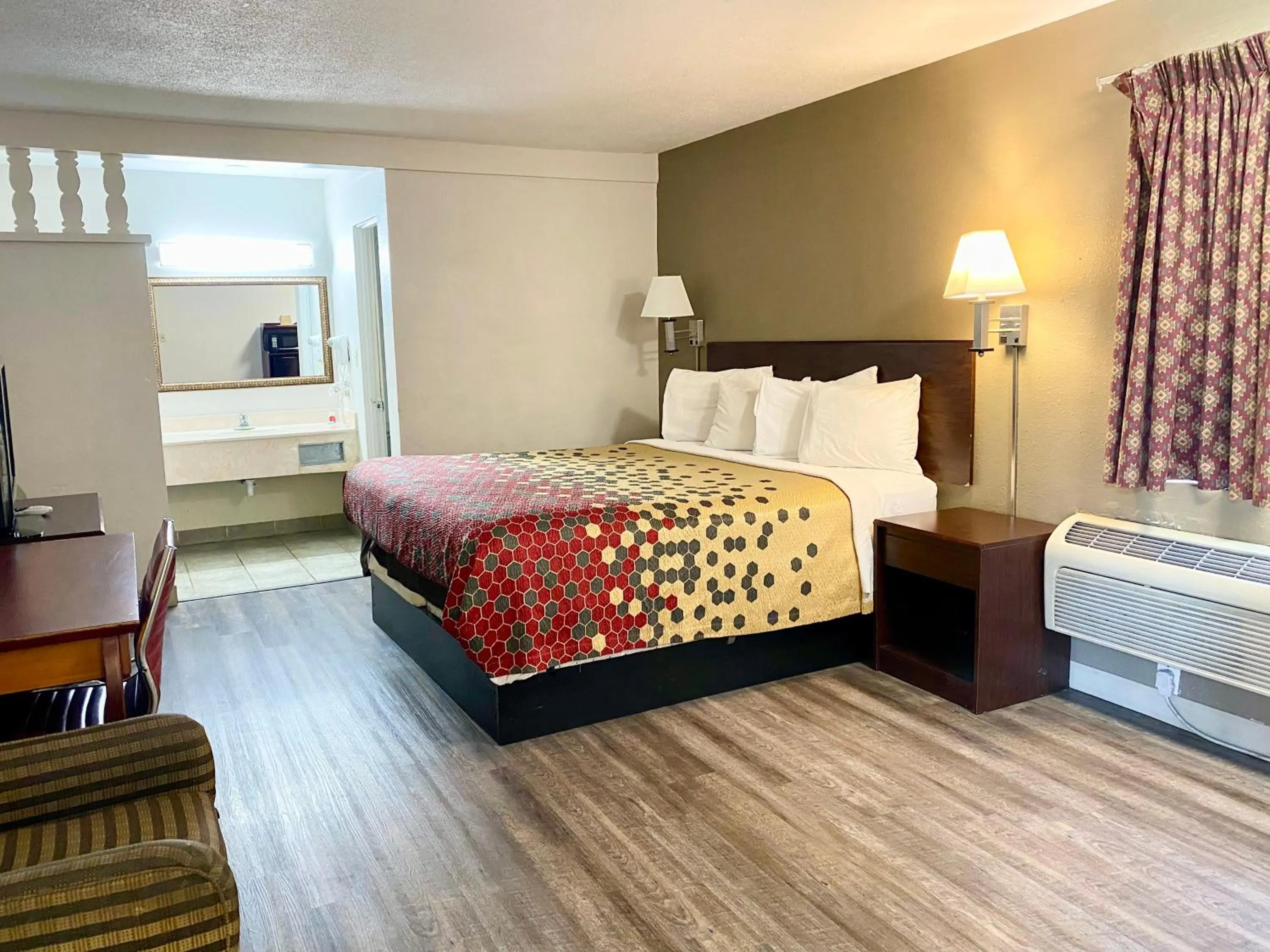 Bed in Super 8 by Wyndham Albuquerque Downtown