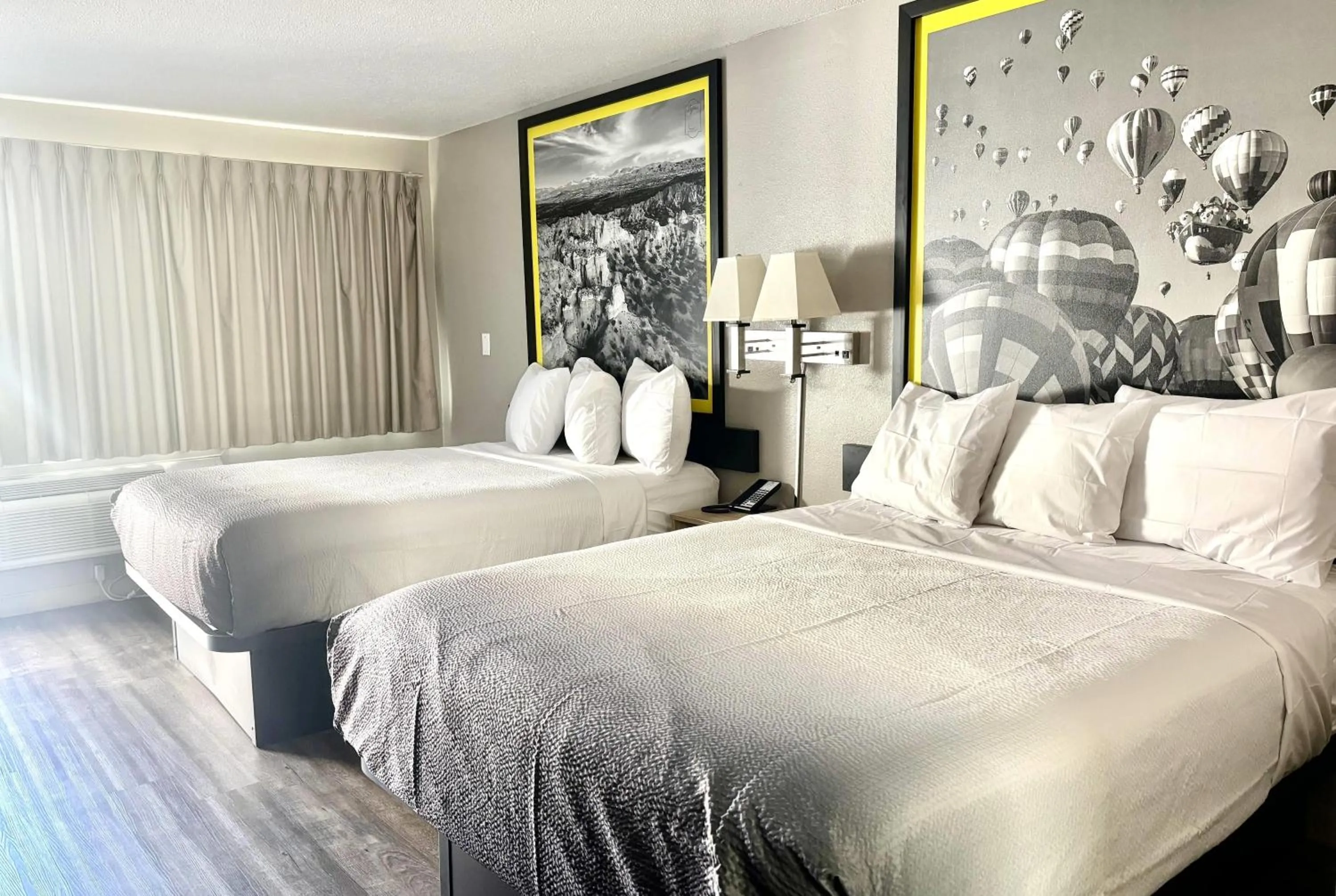 Photo of the whole room, Bed in Super 8 by Wyndham Albuquerque Downtown