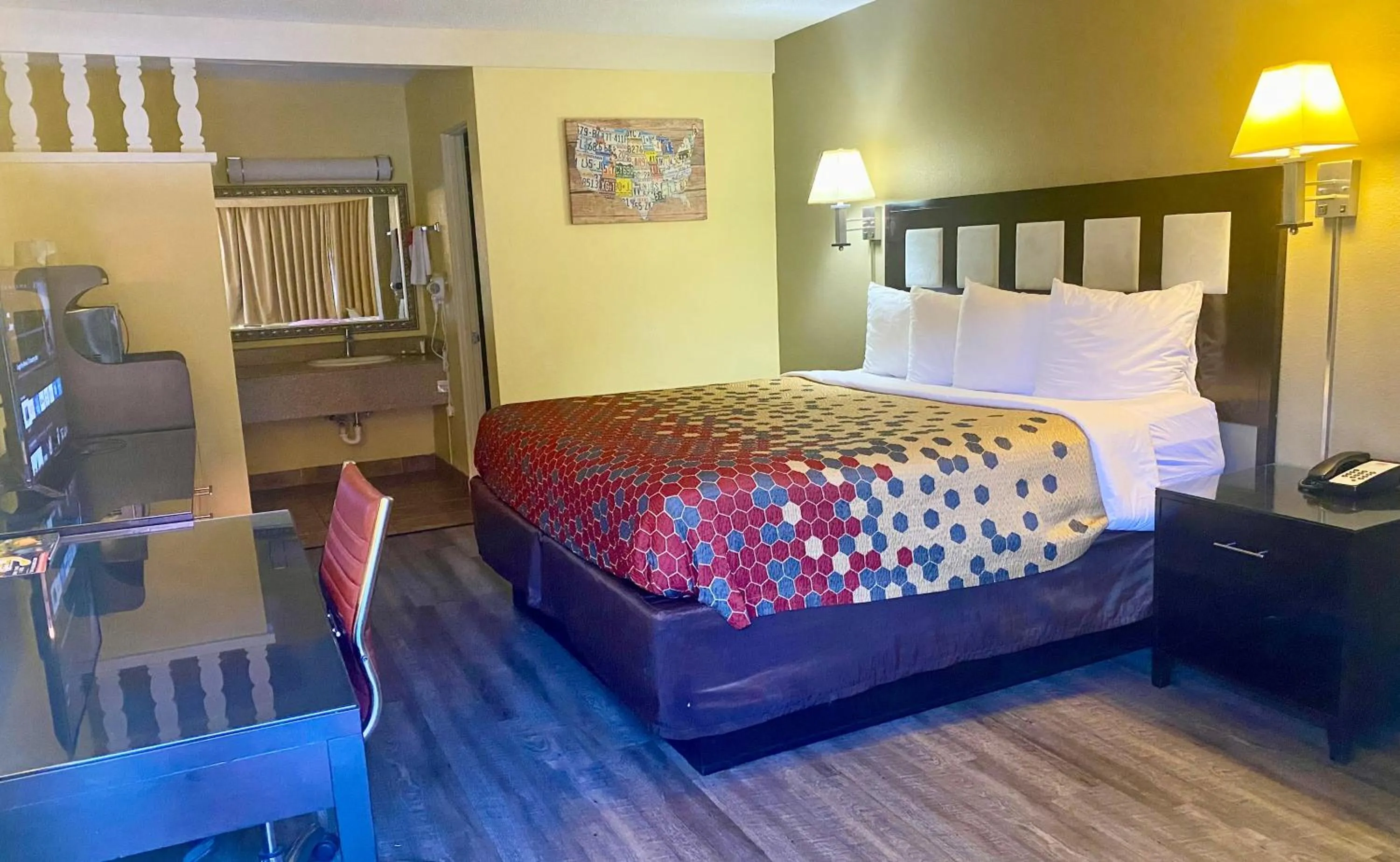 Bed in Super 8 by Wyndham Albuquerque Downtown