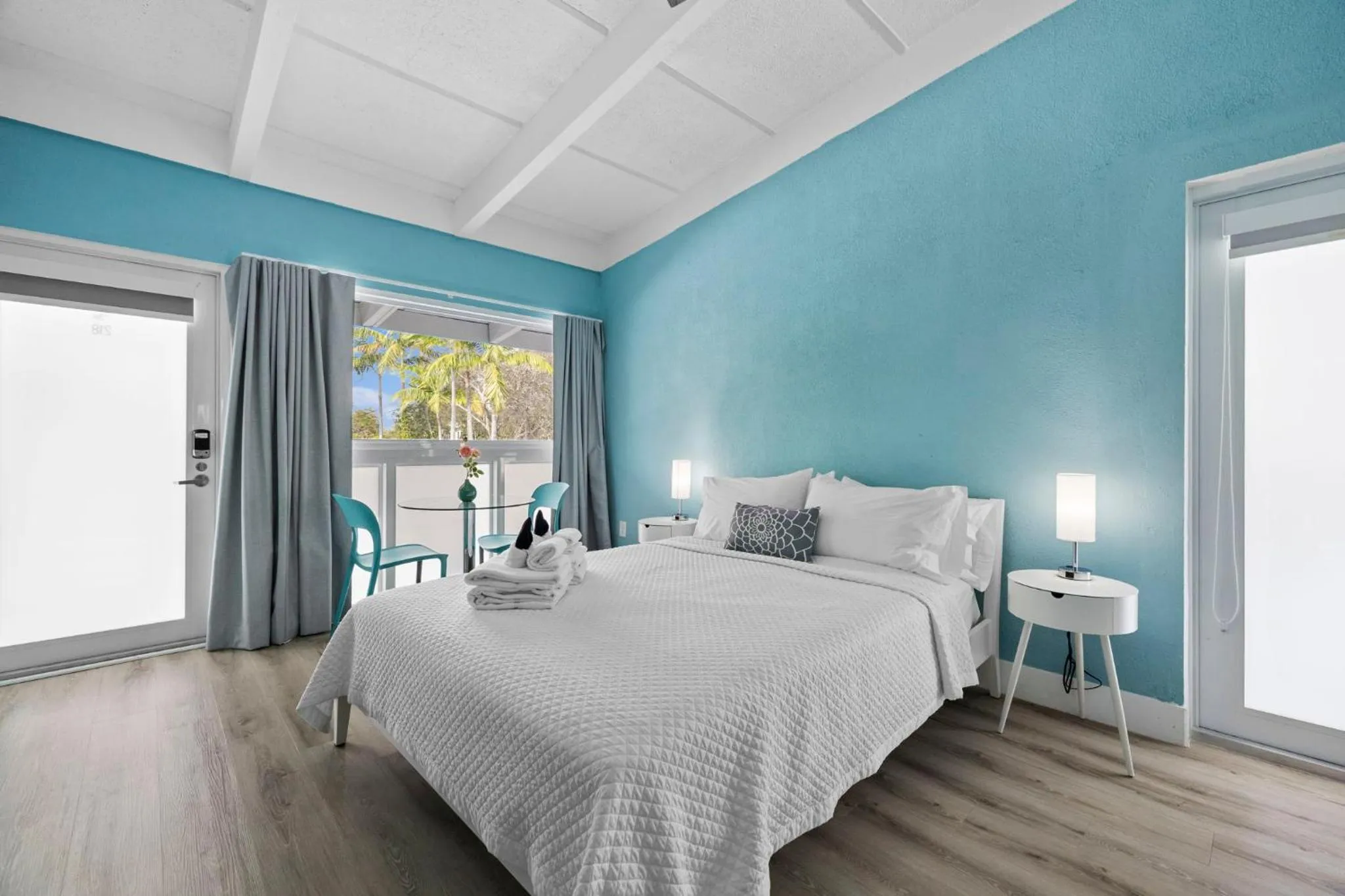 Bed in The New Yorker Hotel Miami